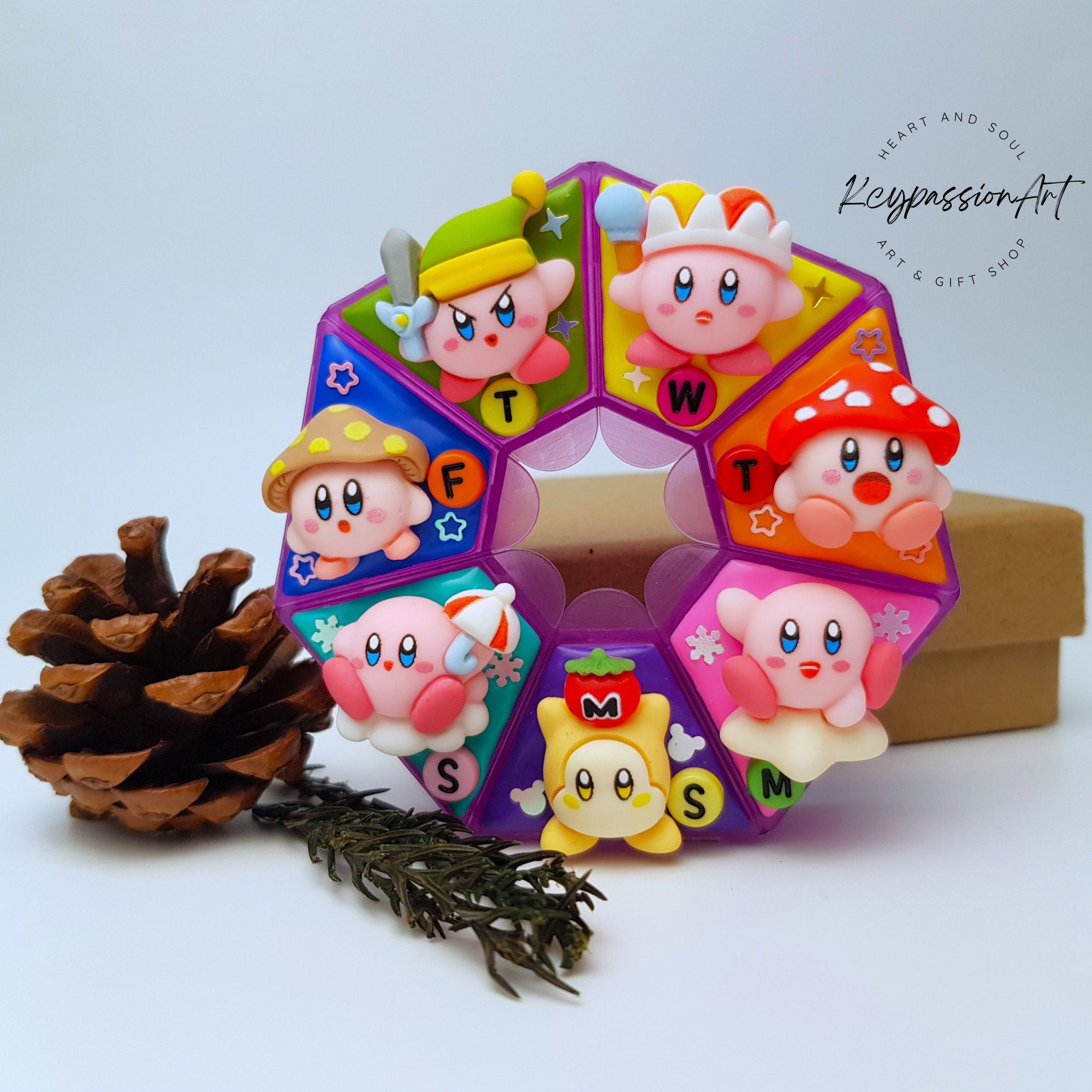 7-Tage-Pillenbox „Mein pinker runder Held“ (Version 2024), für Medikamente, Vitaminpräparate, 7-Tage-Pillenbox, Pillendose für Tag und Nacht