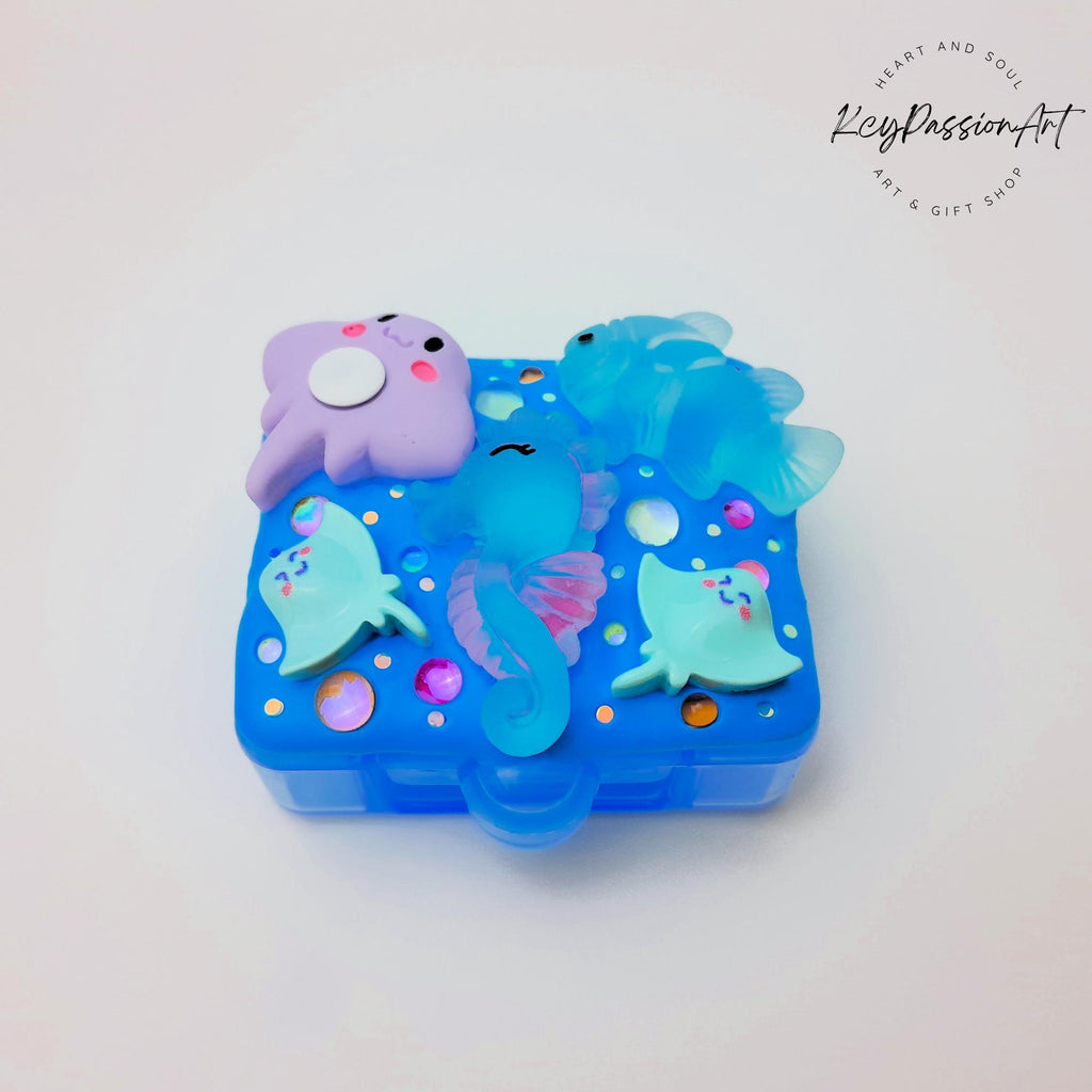 Pilulier Thalassophile : Organisateur journalier lumineux sur le thème de l'océan