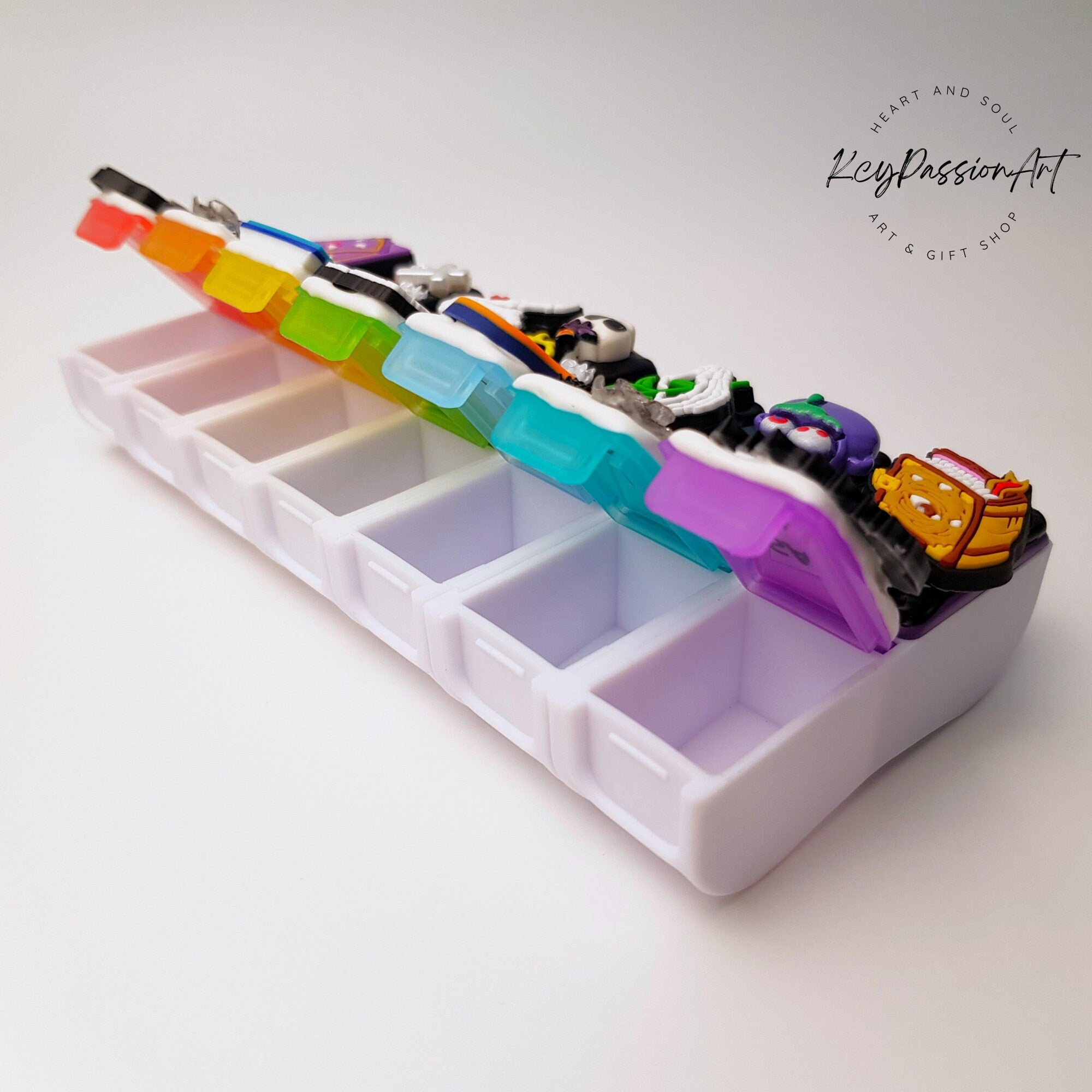 Witchcraft Decorated 14 Compartments Detachable Pill Box