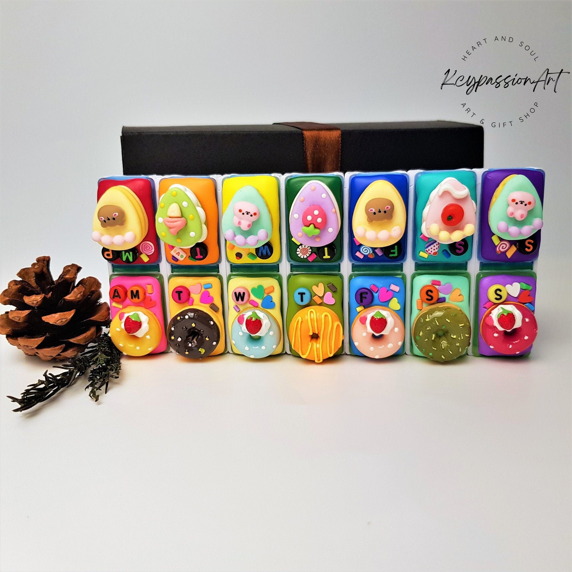 Sweet Desire Decorated 14 Compartments Detachable Pill Box