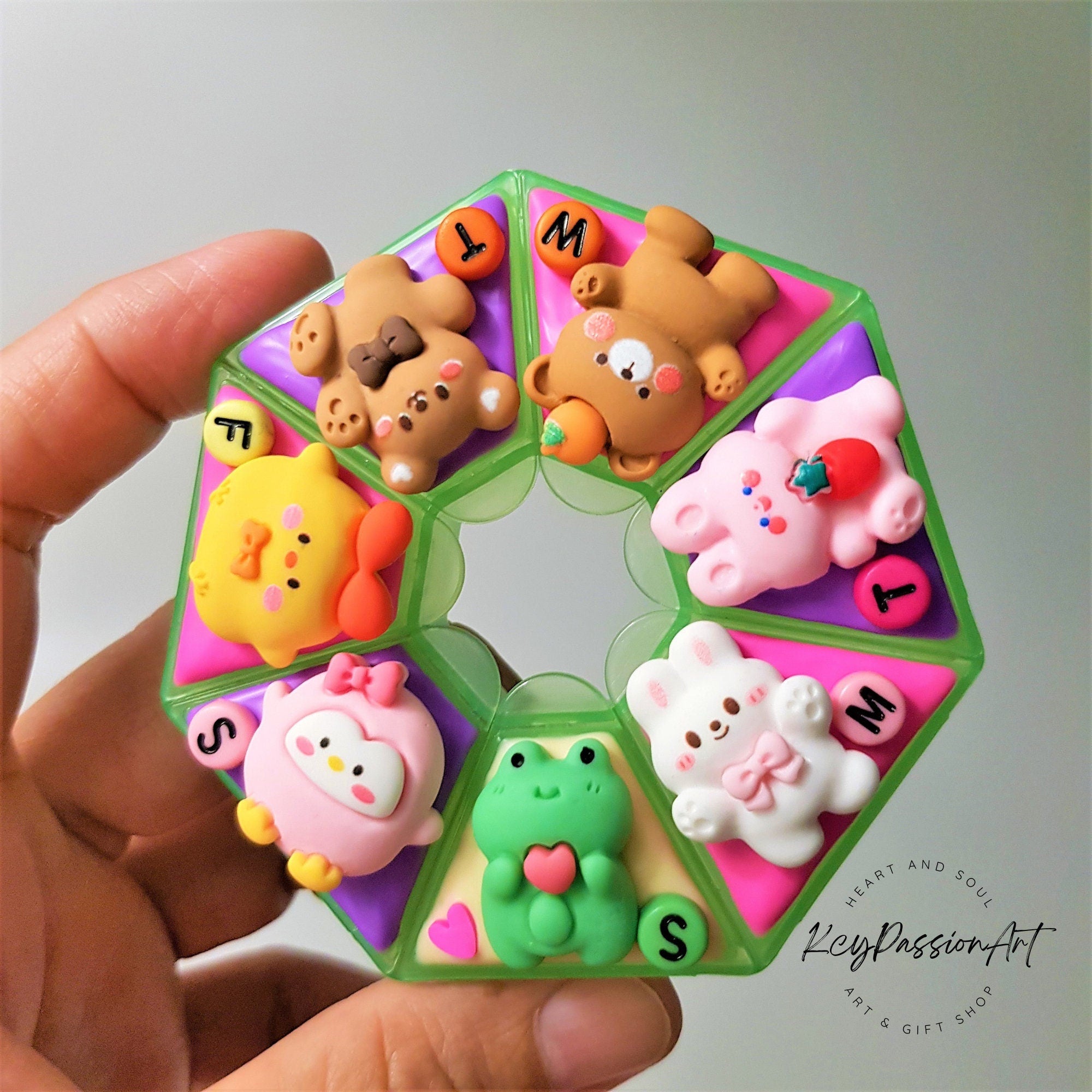 Cheerful Frens - Heptagon Pill Box