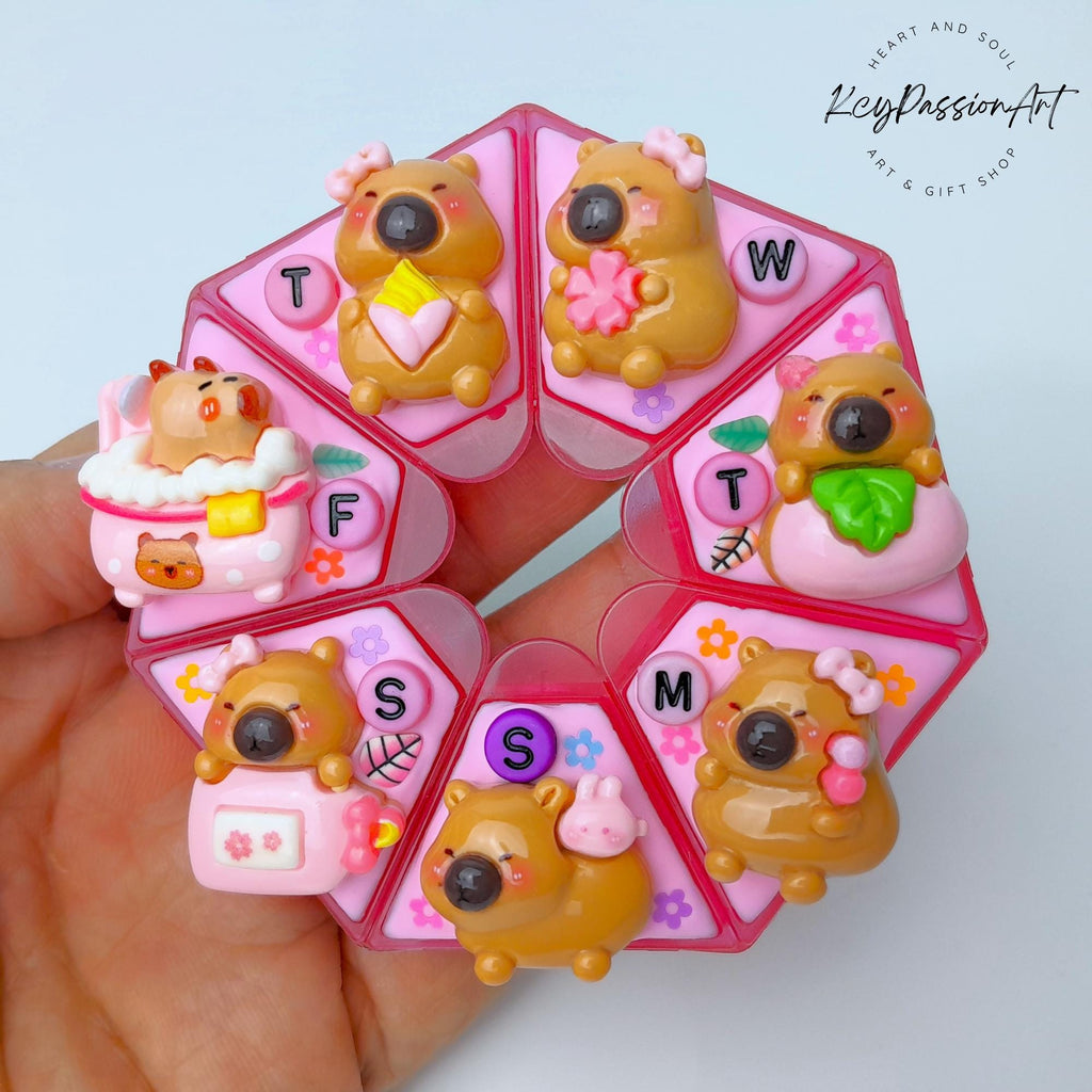 Sweet Capybara - Heptagon Pill Box