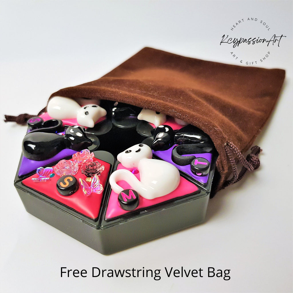 Mysterious Cats - Heptagon Pill Box