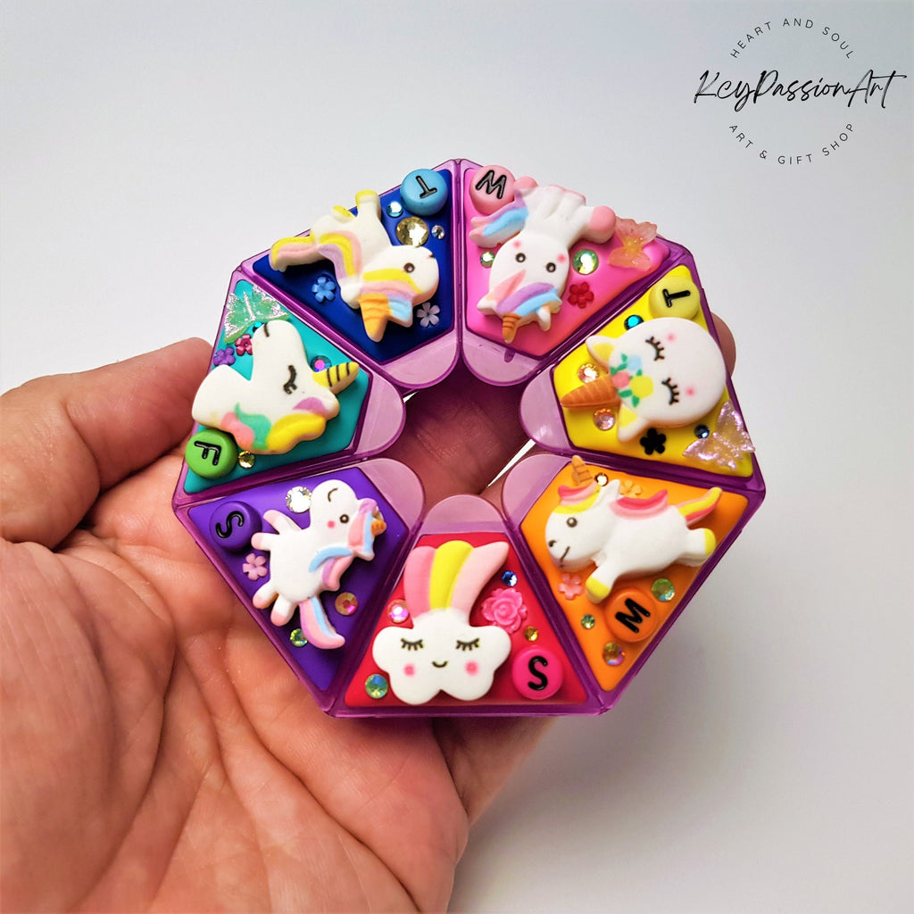 7-Tage-Pillenbox „Einhorn“ – Niedliche Pillendose, Pillenetui, Medikamenten- und Vitaminspender, Wochen-Pillenbox