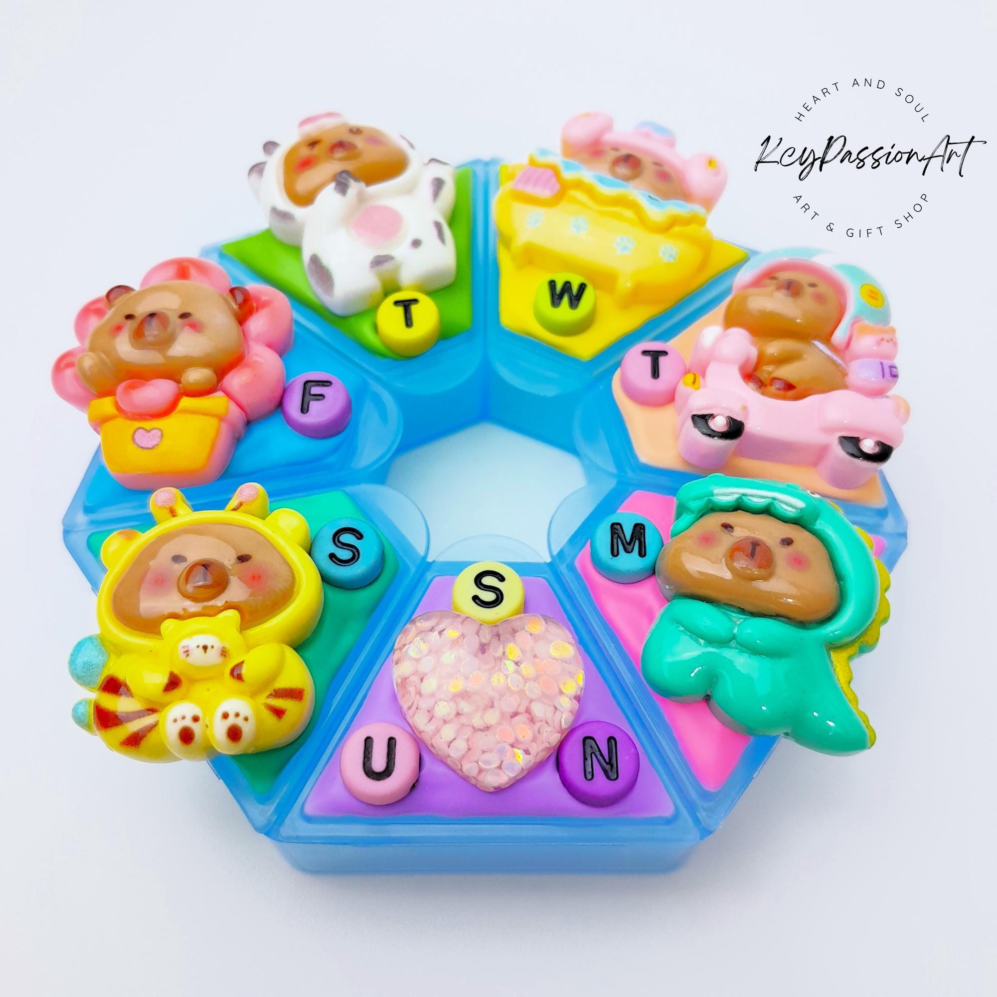 Capybara - Heptagon Pill Box