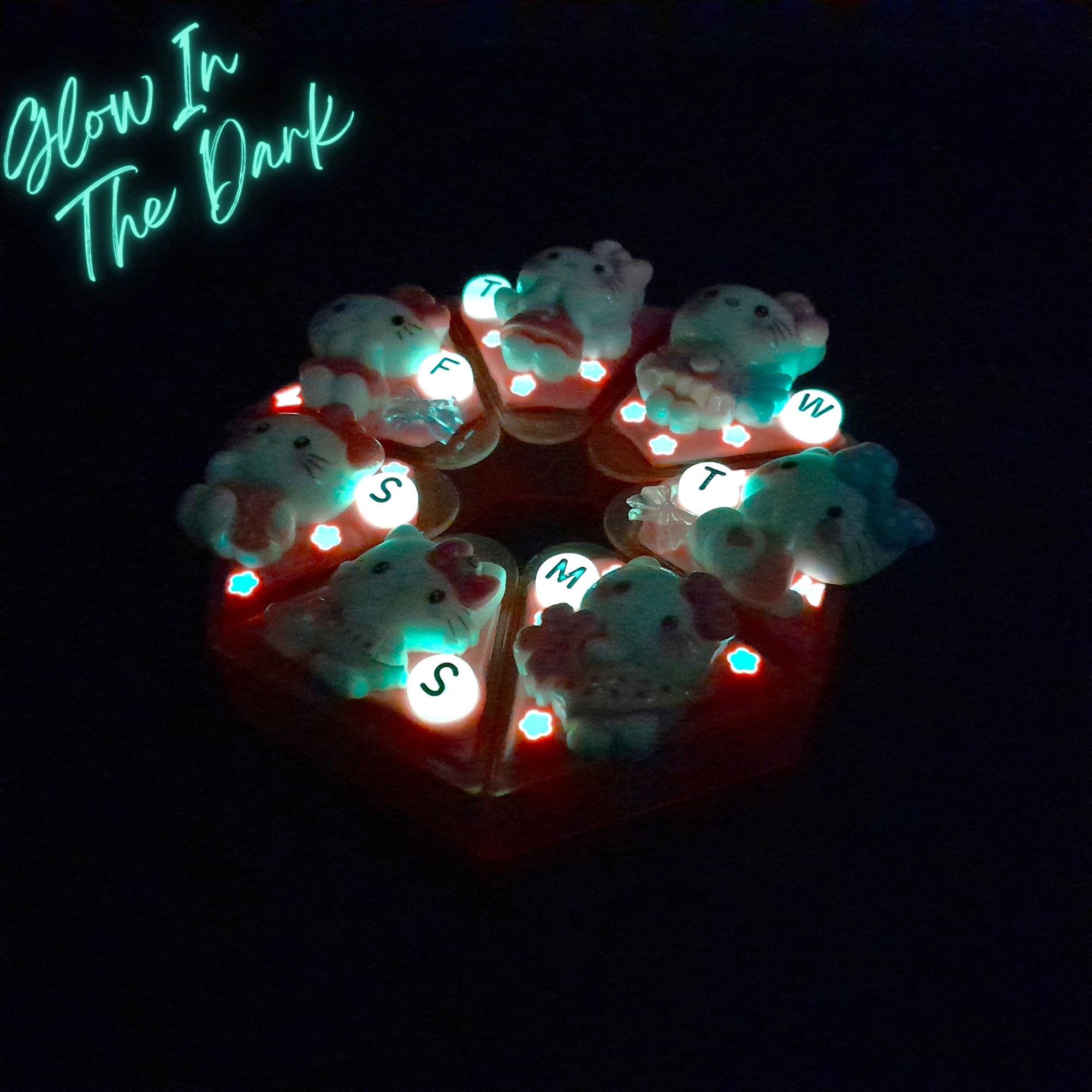 Cutie Kawaii Cat - Heptagon Pill Box