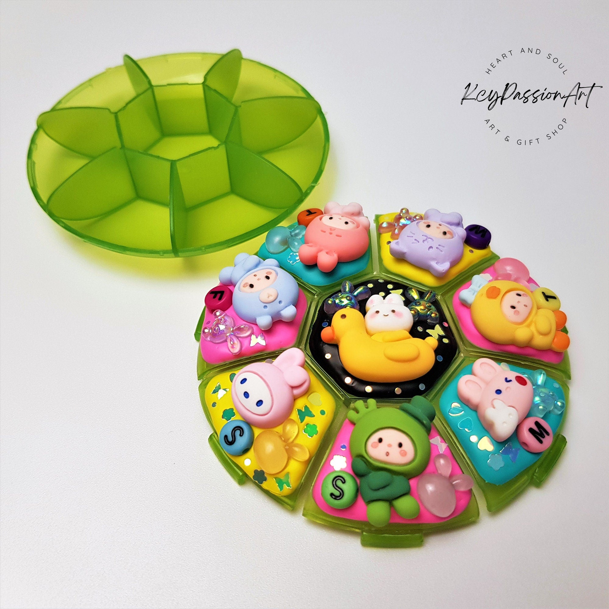 Glowy & Kawaii Round 8 Compartments Pill Box