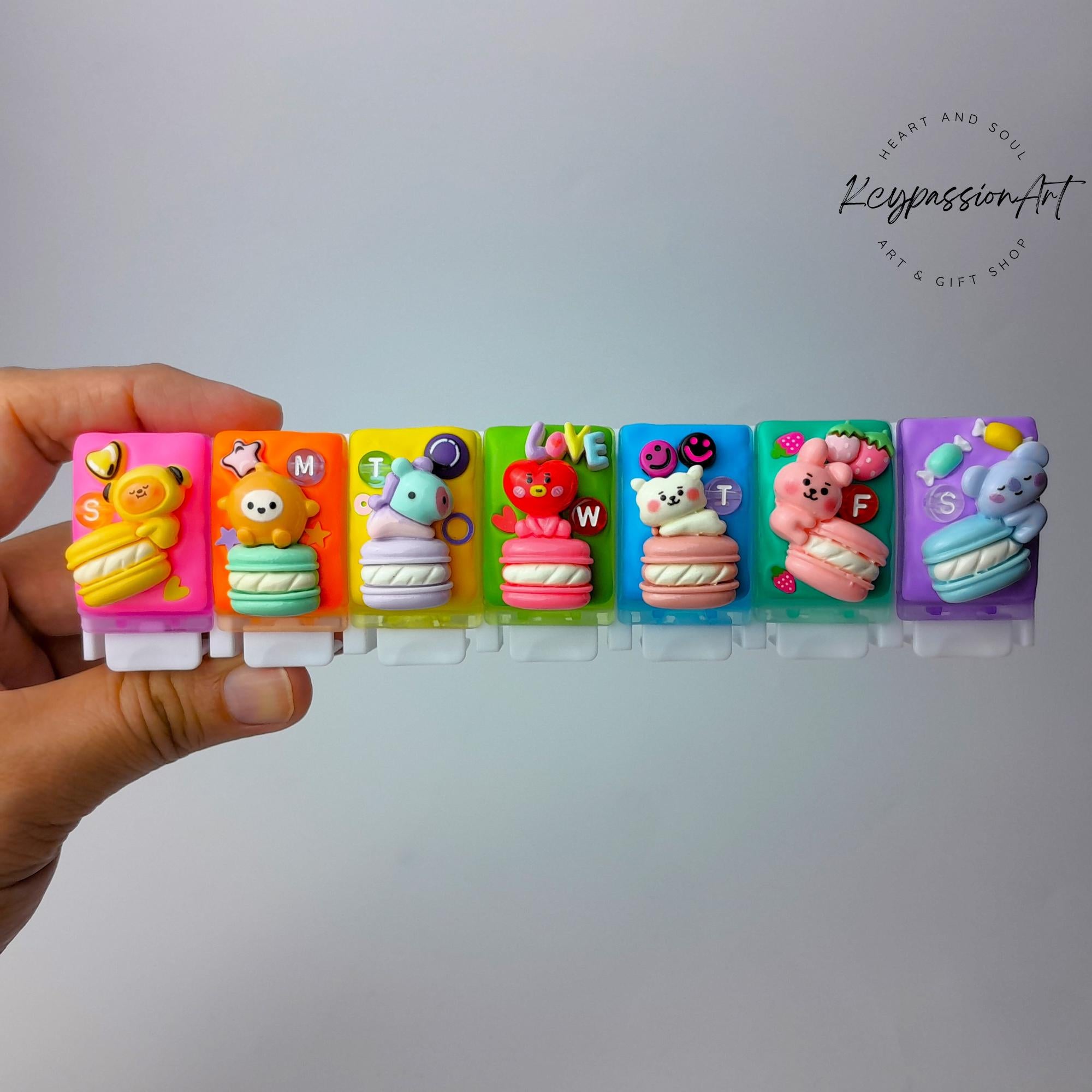 Macarons 21 With Love - Straight Day Pill Box