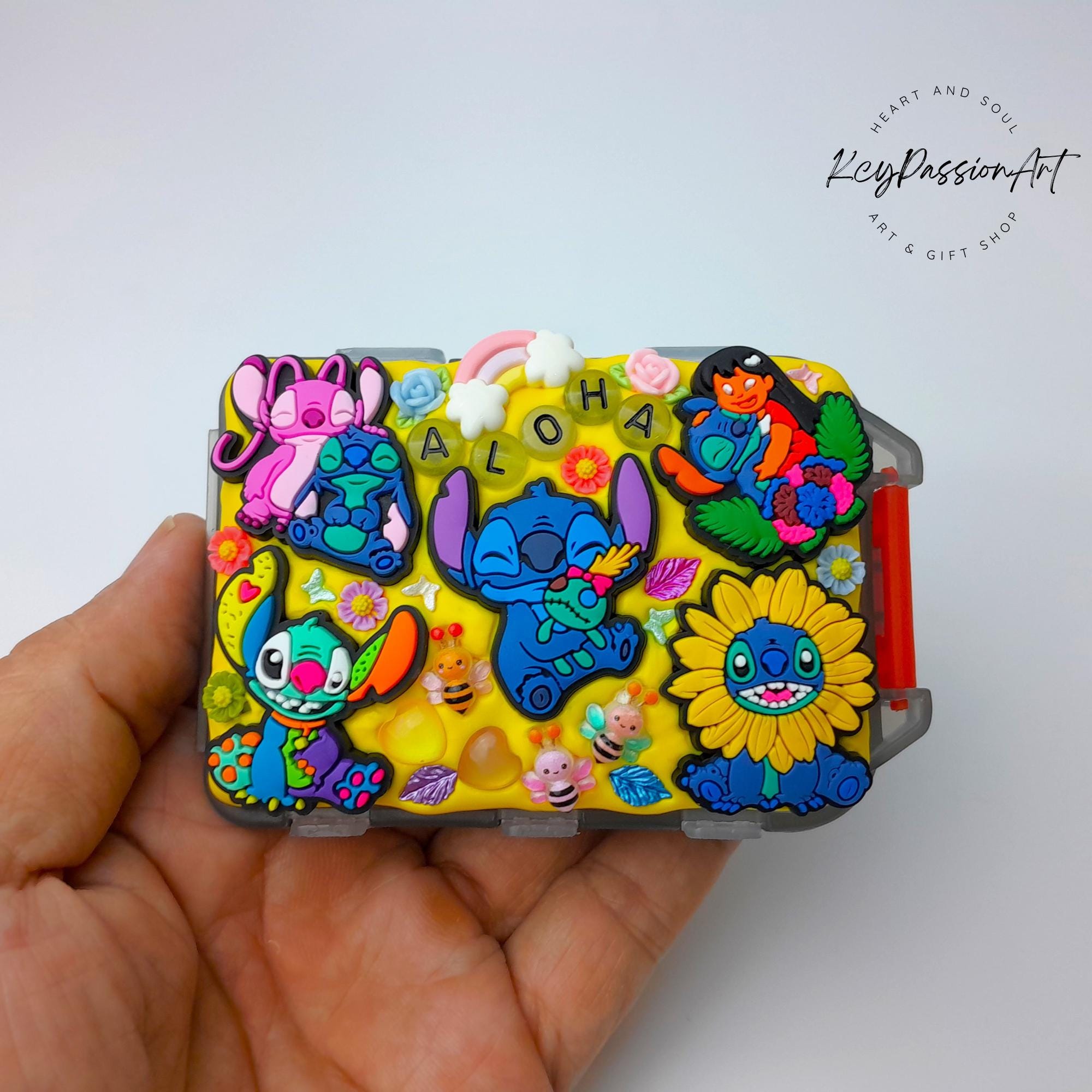 Aloha Friends - Flip Fold Pill Box