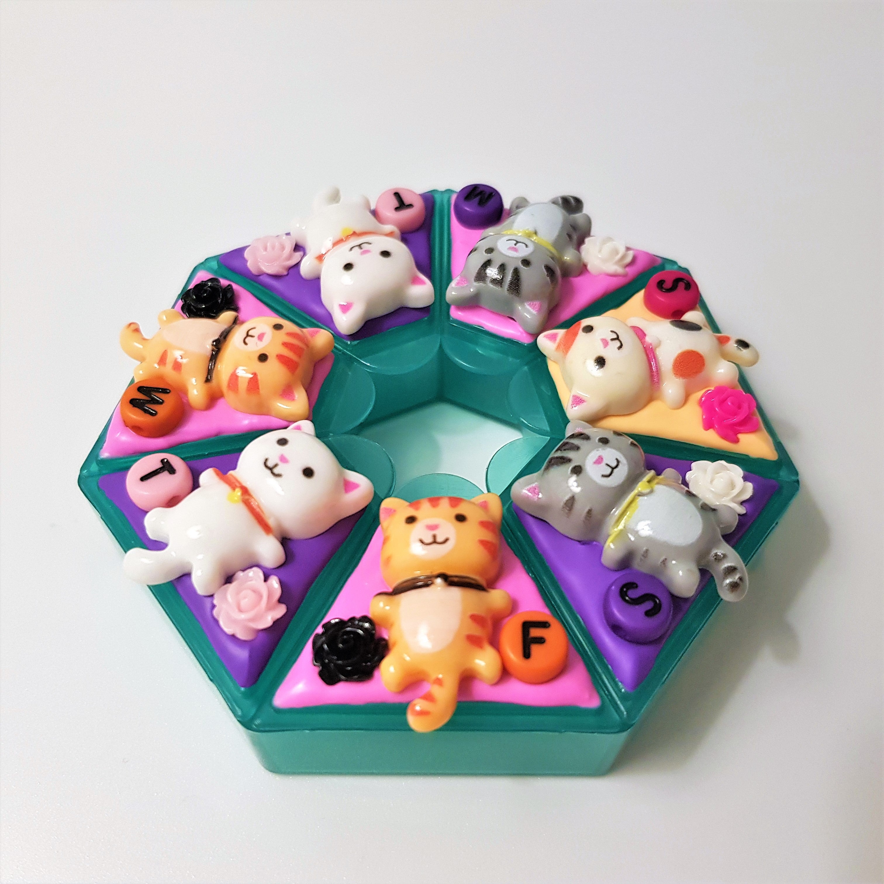 Cats Lover - Heptagon Pill Box