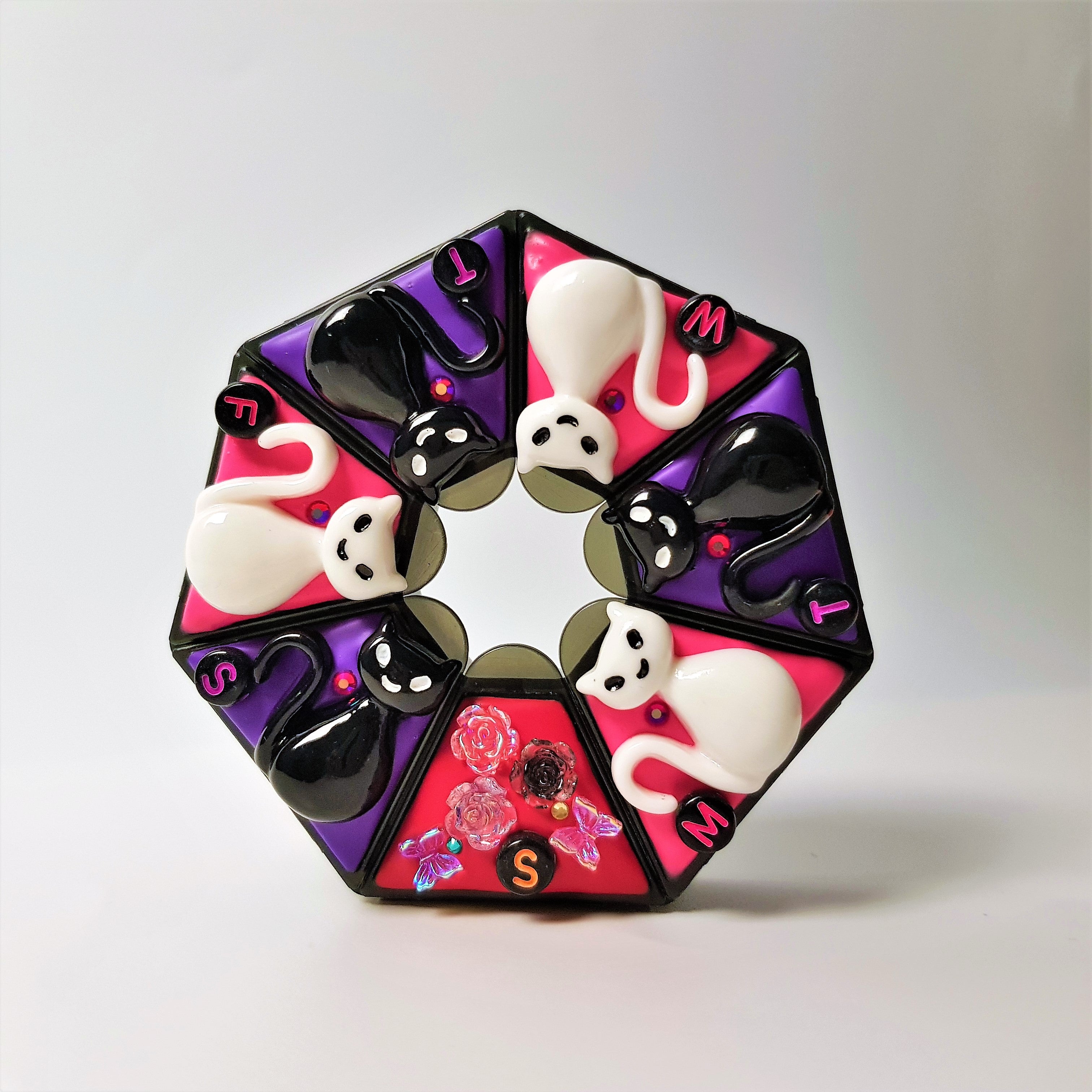 Mysterious Cats - Heptagon Pill Box