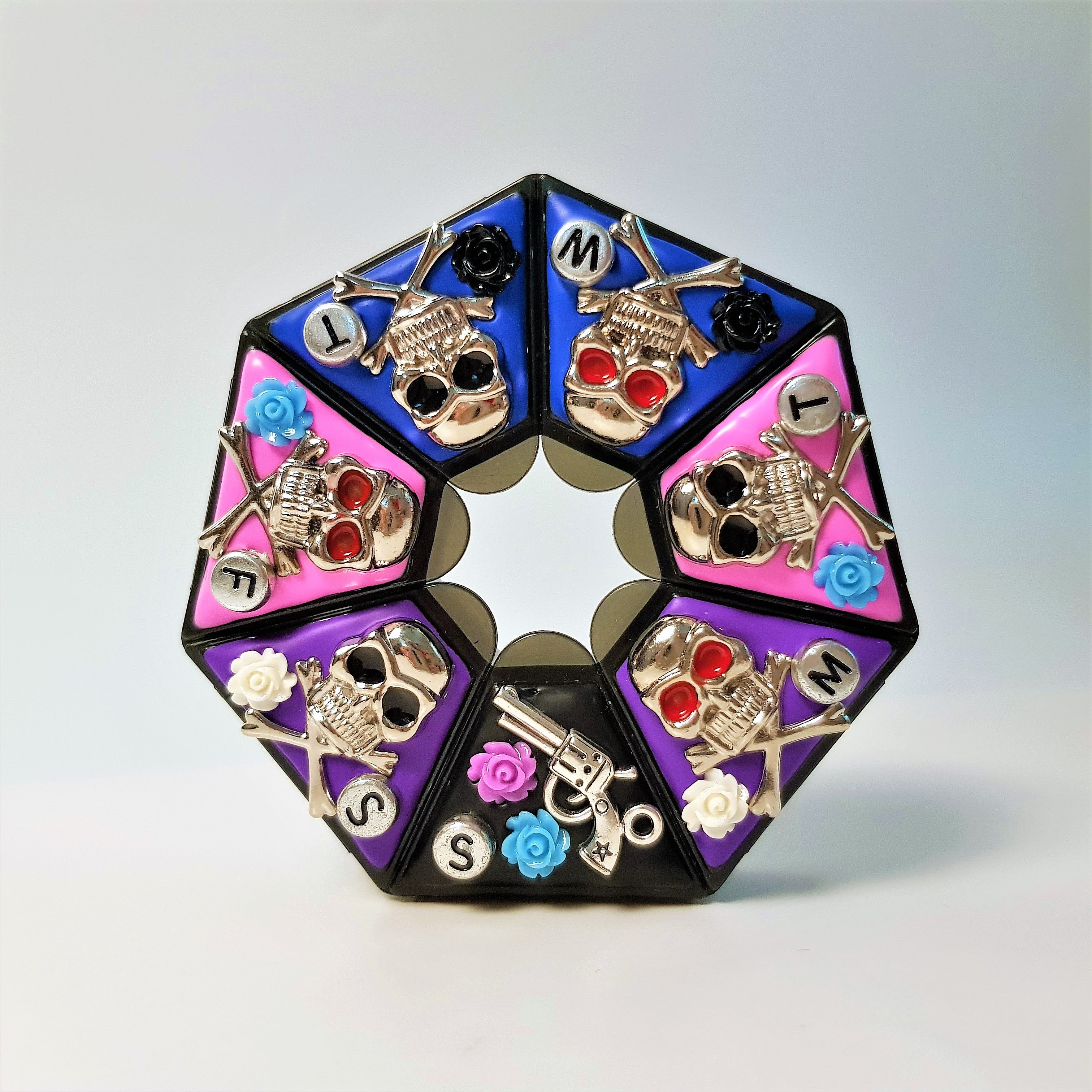 Silvery Skulls - Heptagon Pill Box
