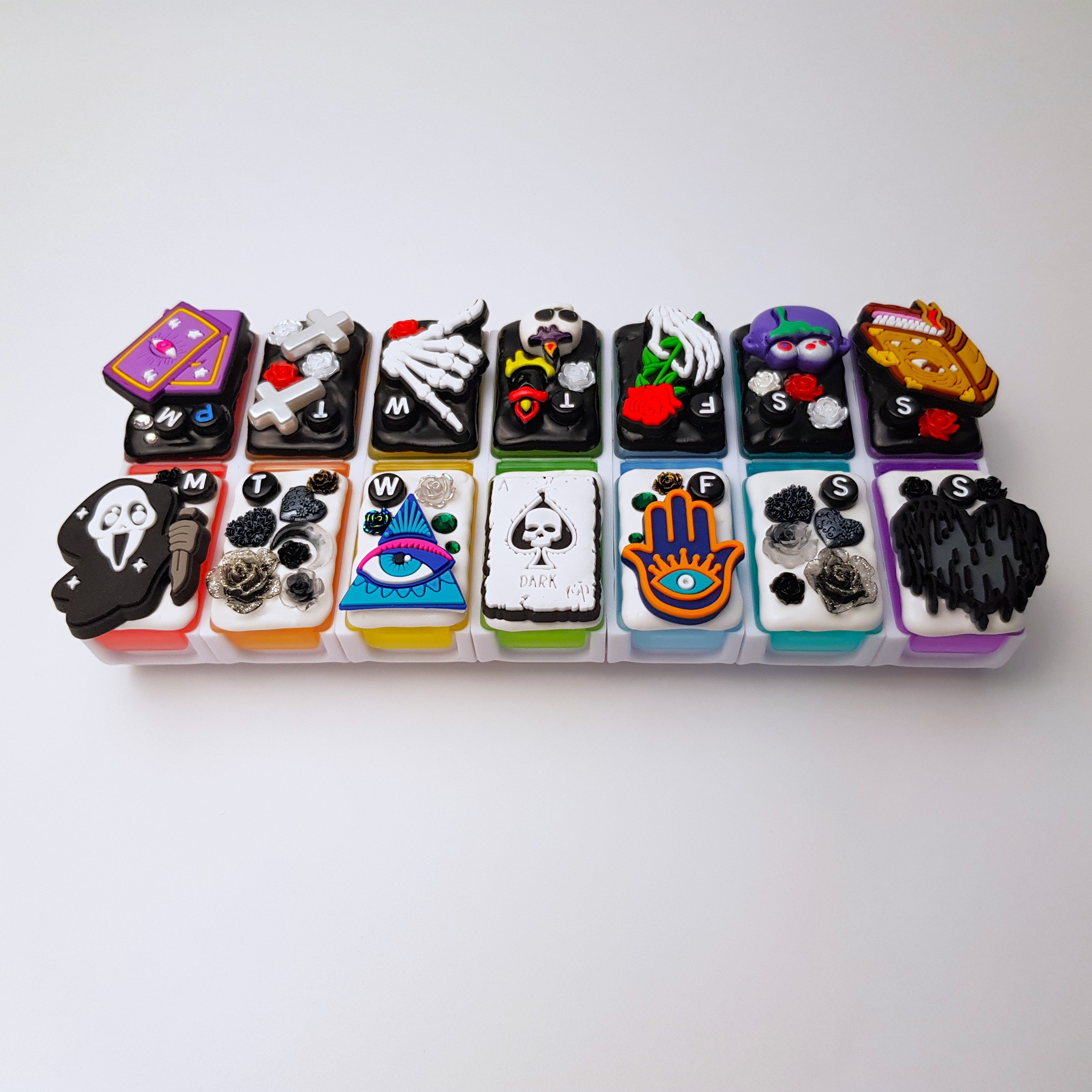 Witchcraft Decorated 14 Compartments Detachable Pill Box