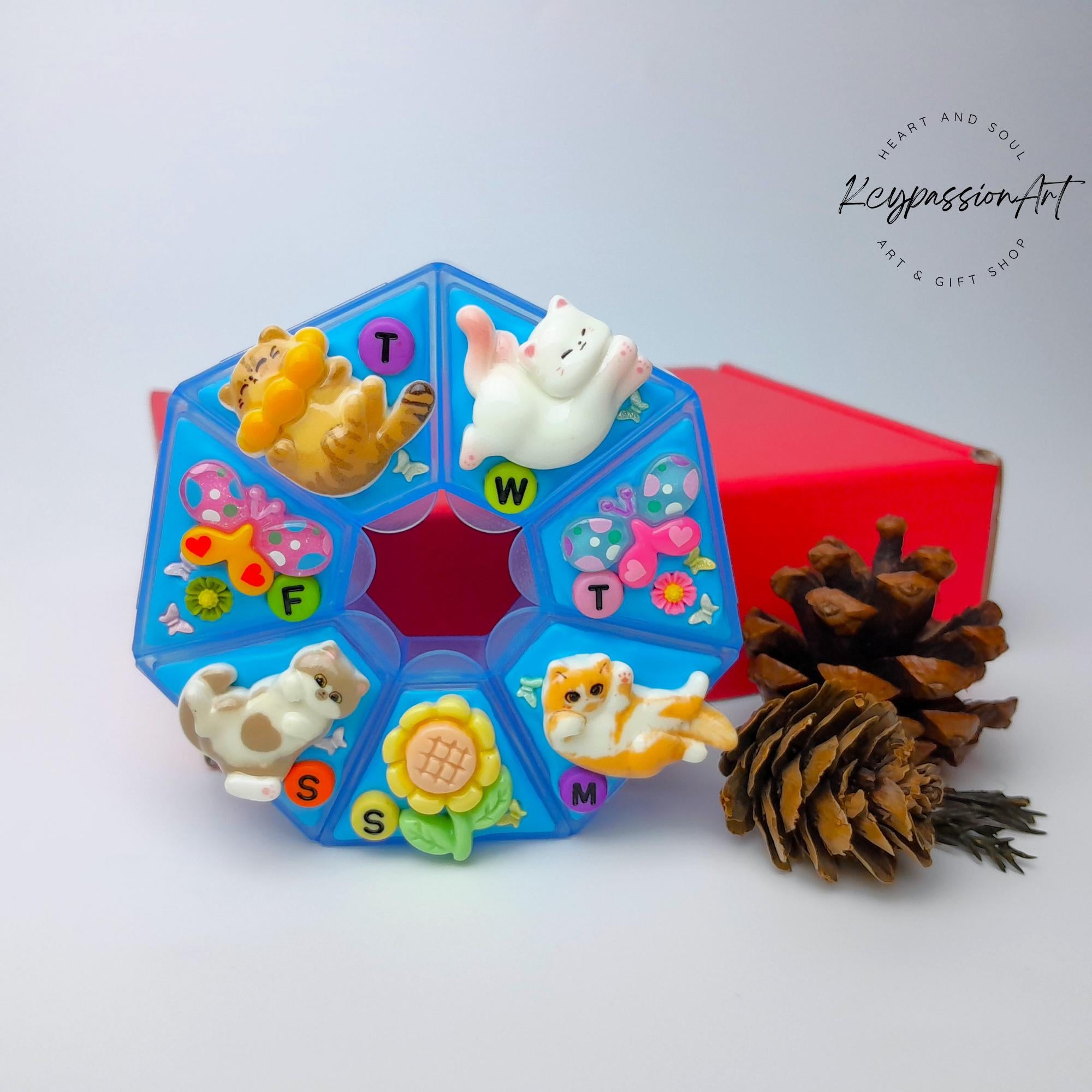 Cats And Butterflies Fun - Heptagon Pill Box