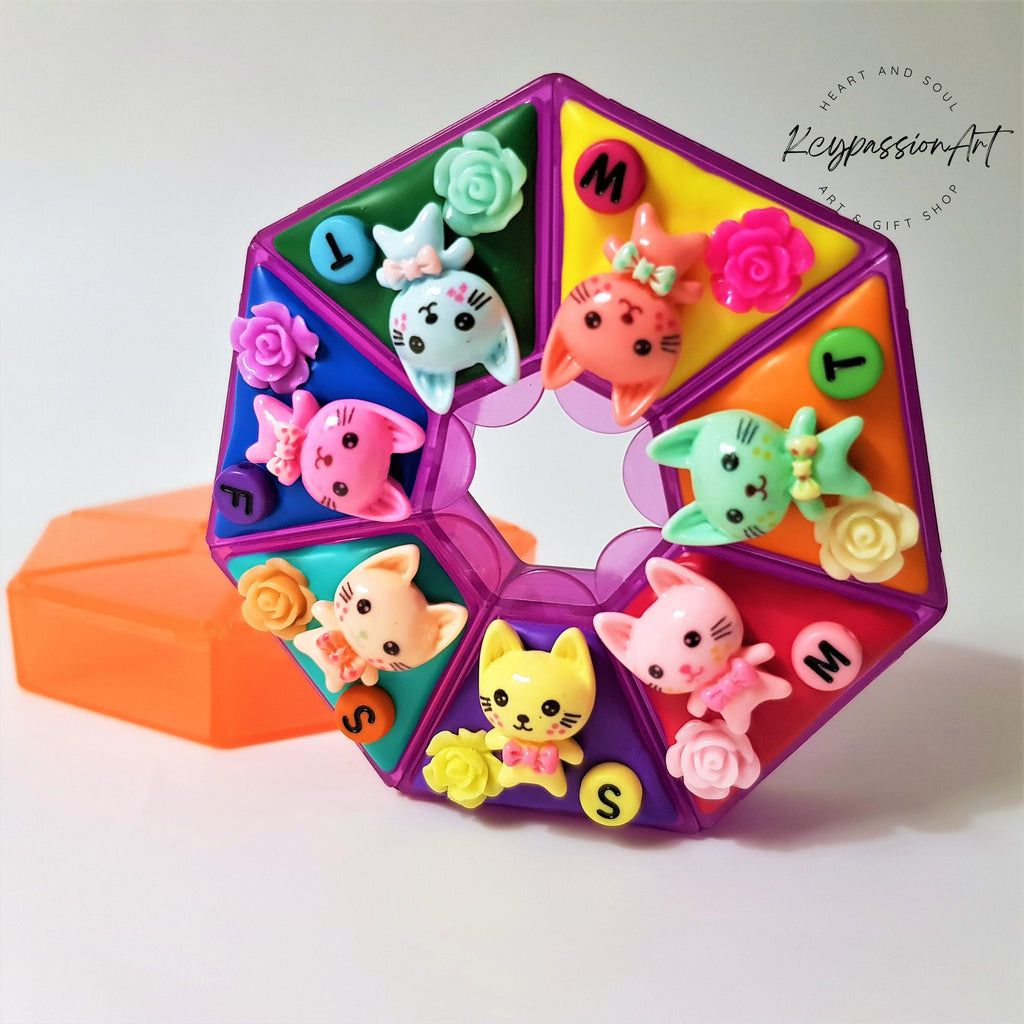 7-Tage-Pillenbox „United Kitten Cats“ für morgens und abends, Medikamenten- und Vitaminspender für 7 Tage, Pillendose für Tag und Nacht