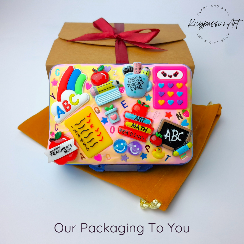 Pilulier décoratif grand format à rabat et 9 compartiments, idéal pour les journées d'école