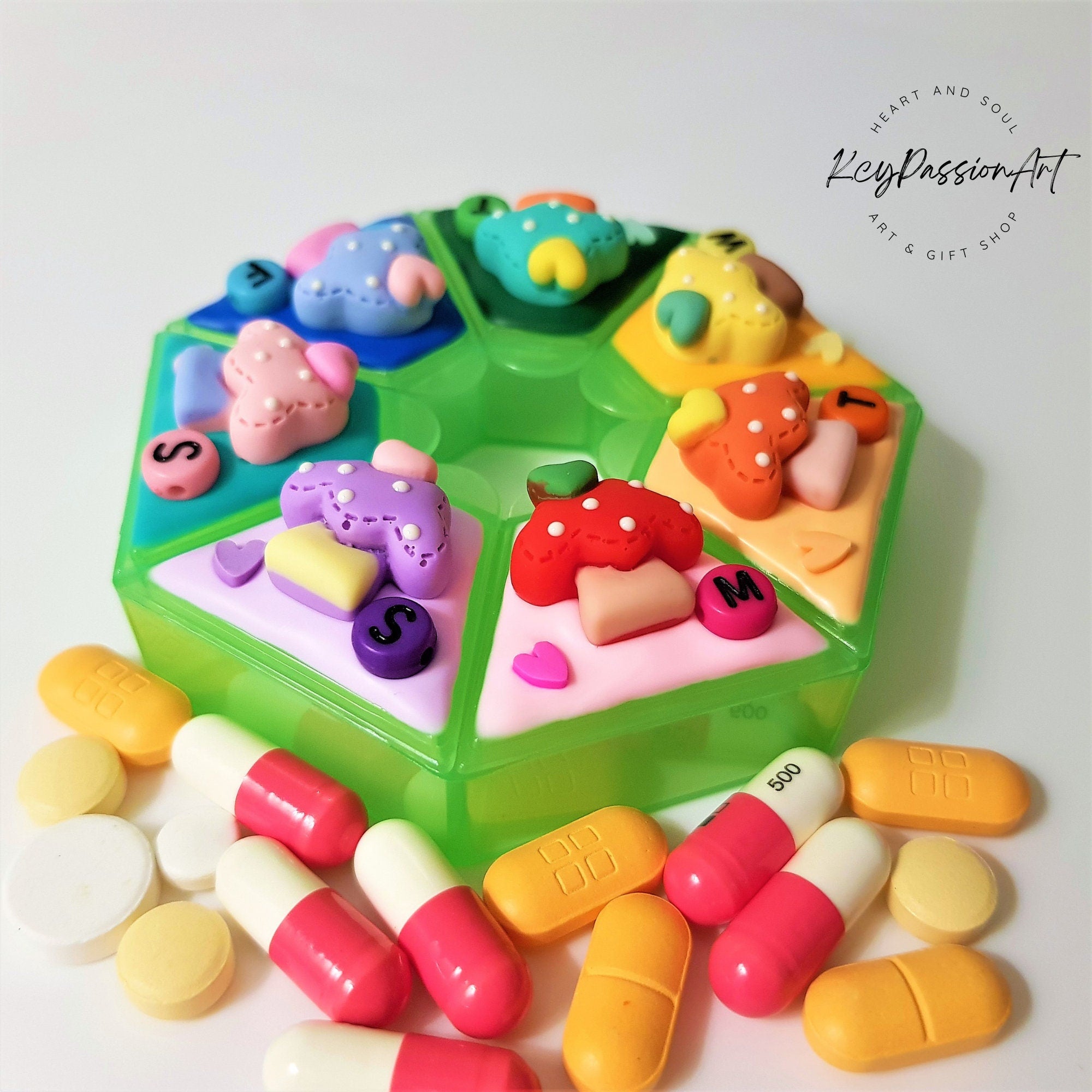 Mush Stitchy Room - Heptagon Pill Box