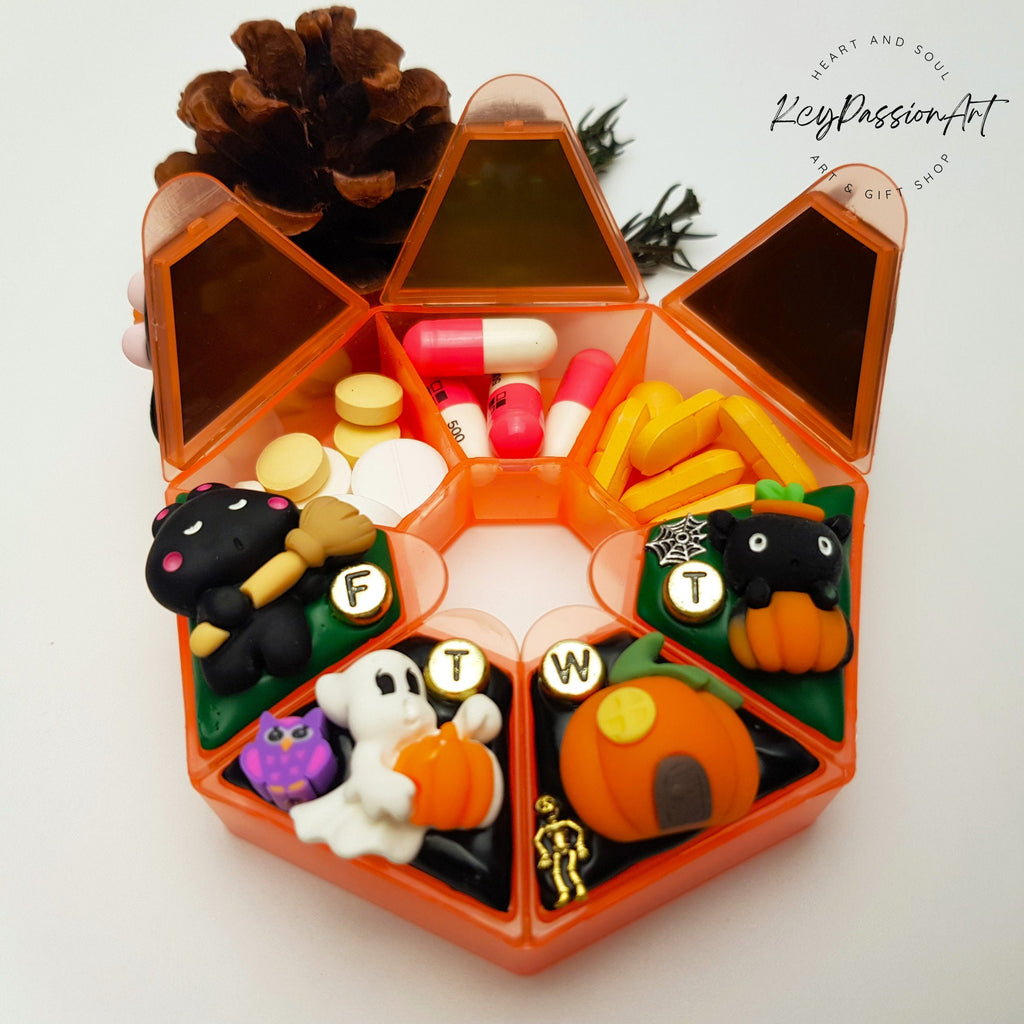 7-Tage-Pillenbox „Fa-BOO-Lous Day“ (Neue Version), Pillendose, Medikamenten- und Vitaminpräparat-Spender, Pillenbox für Tag und Nacht