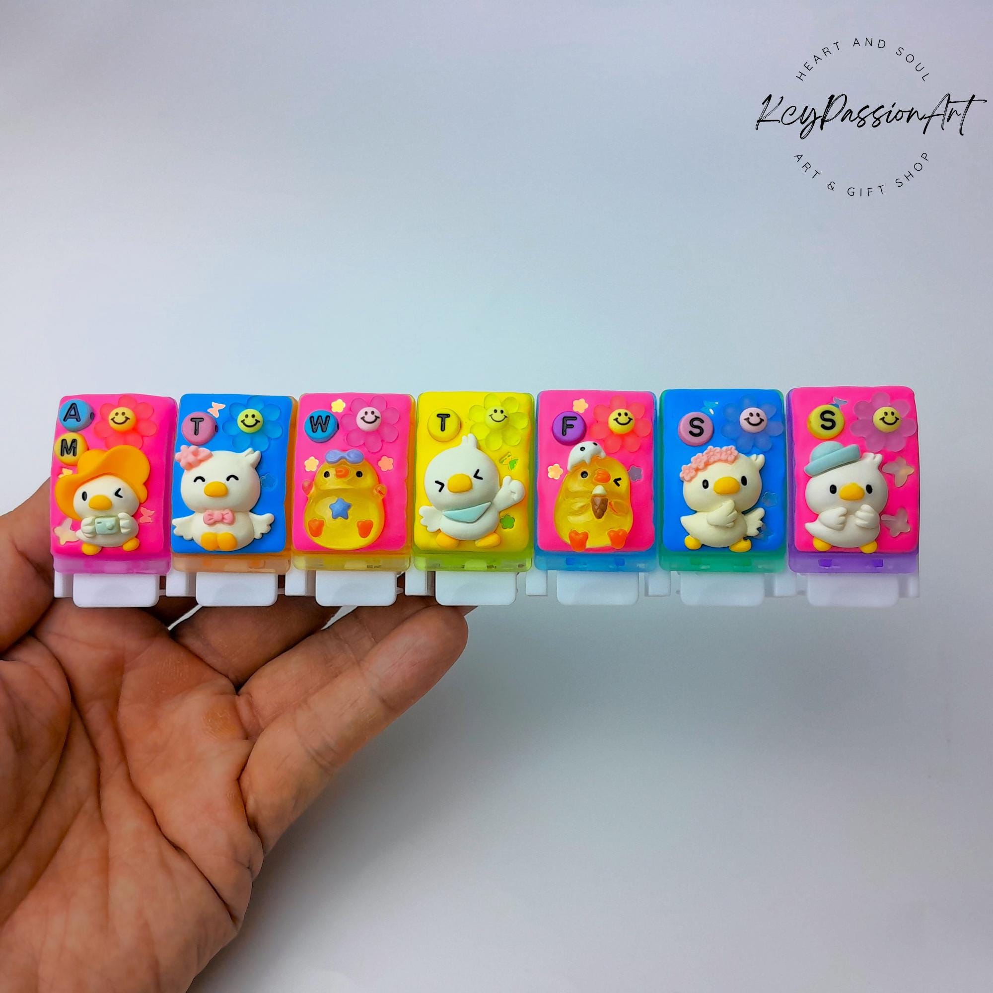 Cheeky Chick Glow - Straight Pill Box