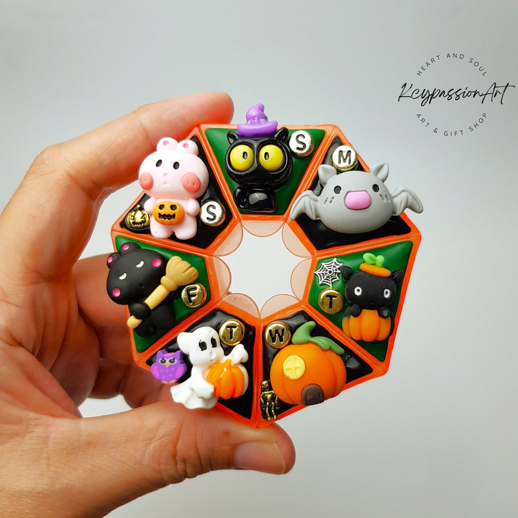 7-Tage-Pillenbox „Fa-BOO-Lous Day“ (Neue Version), Pillendose, Medikamenten- und Vitaminpräparat-Spender, Pillenbox für Tag und Nacht