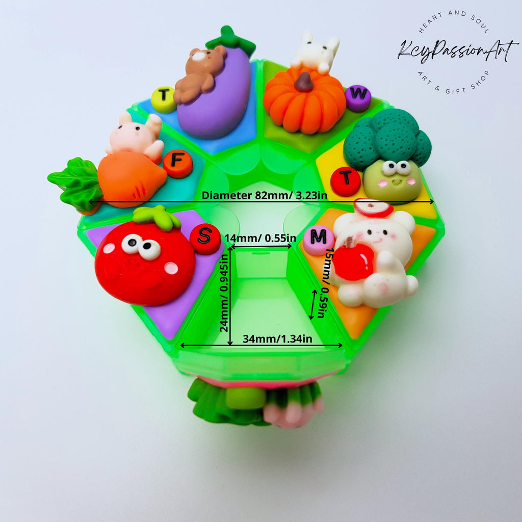 7-Tage-Pillenbox „Hey Fruity &amp; Veggies“ (Version 2024), Pillendose für morgens und abends, Medikamentenspender, 7-Tage-Pillenbox für Tag und Nacht