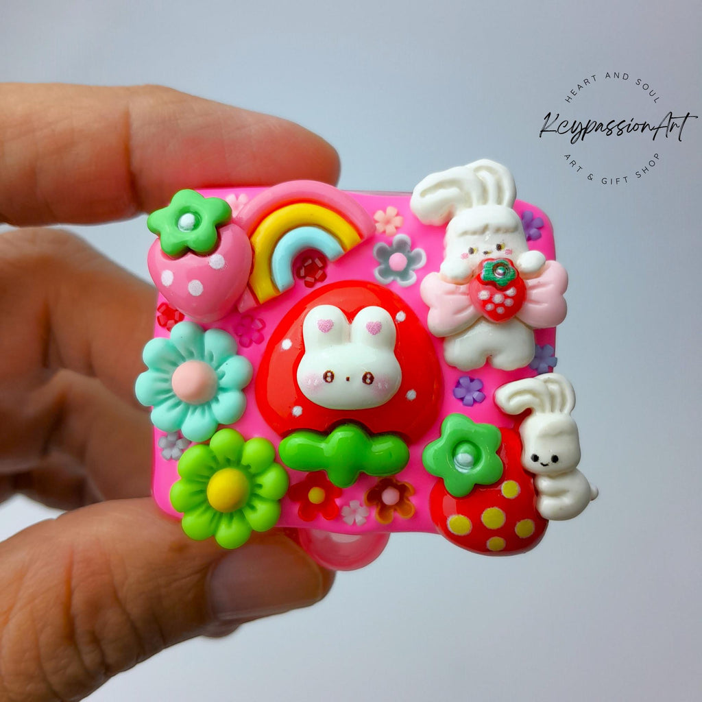 Tages-Pillenbox „Regenbogen-Erdbeer-Hasenliebe“ – Pillendose für einen Tag, Pillenbehälter, Pillenetui für einen Tag, Pillendose für Tag und Nacht