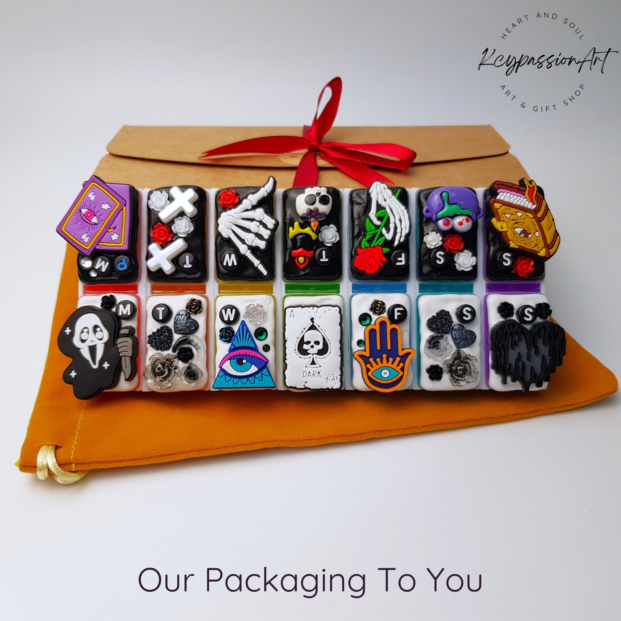 Witchcraft Decorated 14 Compartments Detachable Pill Box