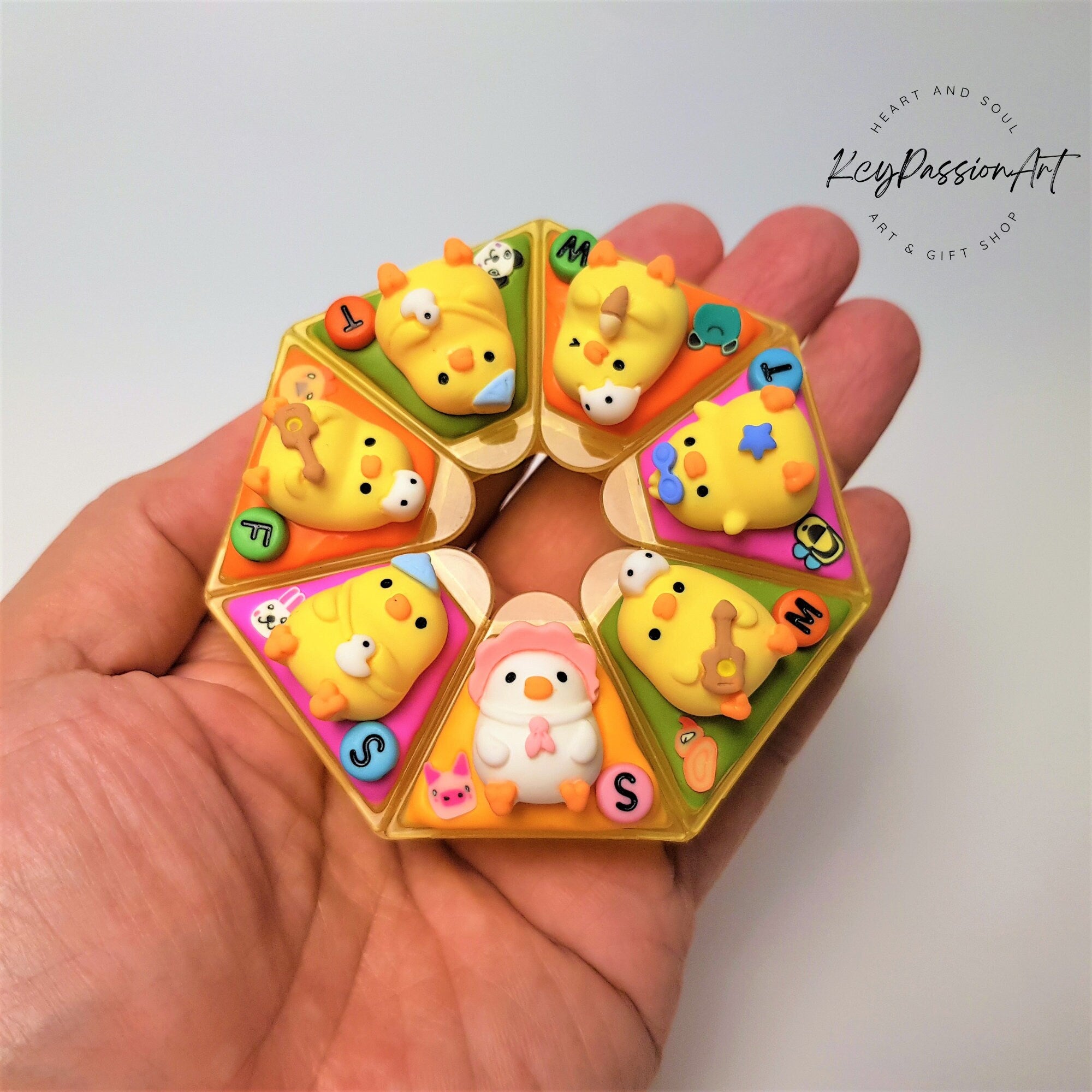 Chicky Fun Farm - Heptagon Pill Box