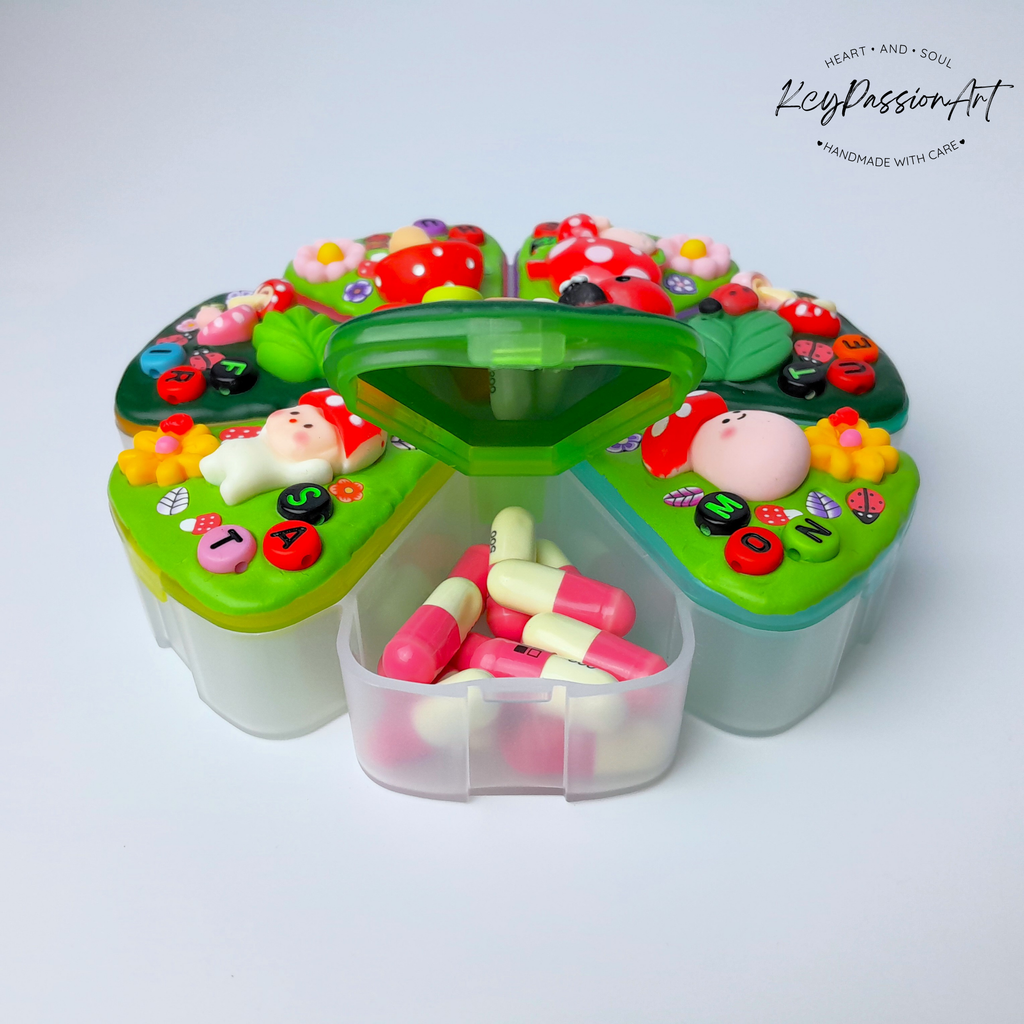 XL 7-Tage-Pillenbox „Pilz-Trend“, 8 Fächer, Medikamentenspender, niedliche Pillendose für Tag und Nacht