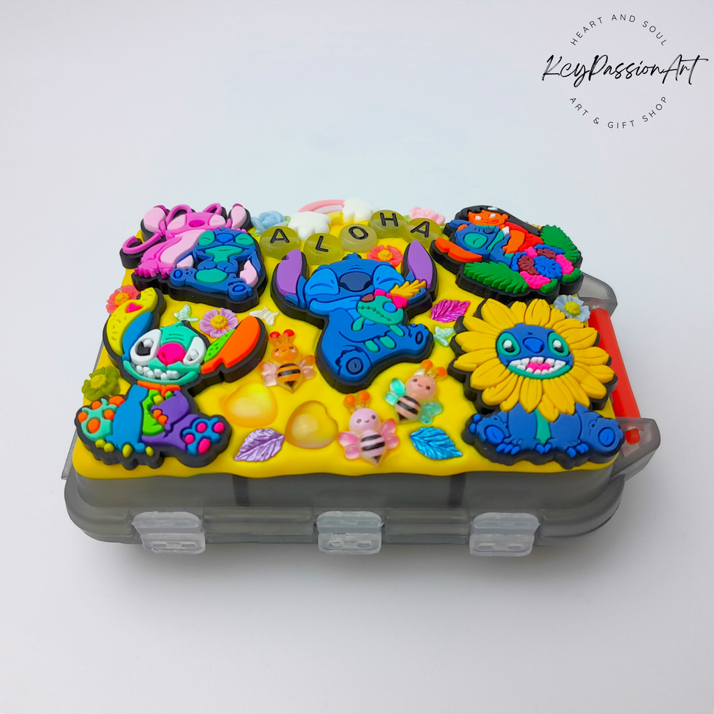 Aloha Friends - Flip Fold Pill Box