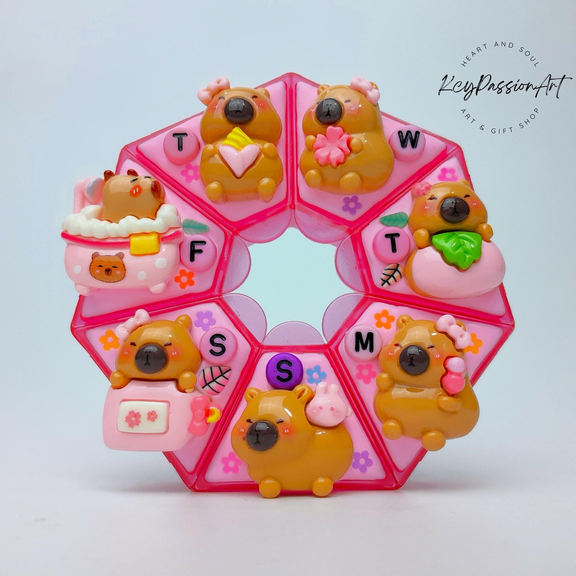 Sweet Capybara - Heptagon Pill Box