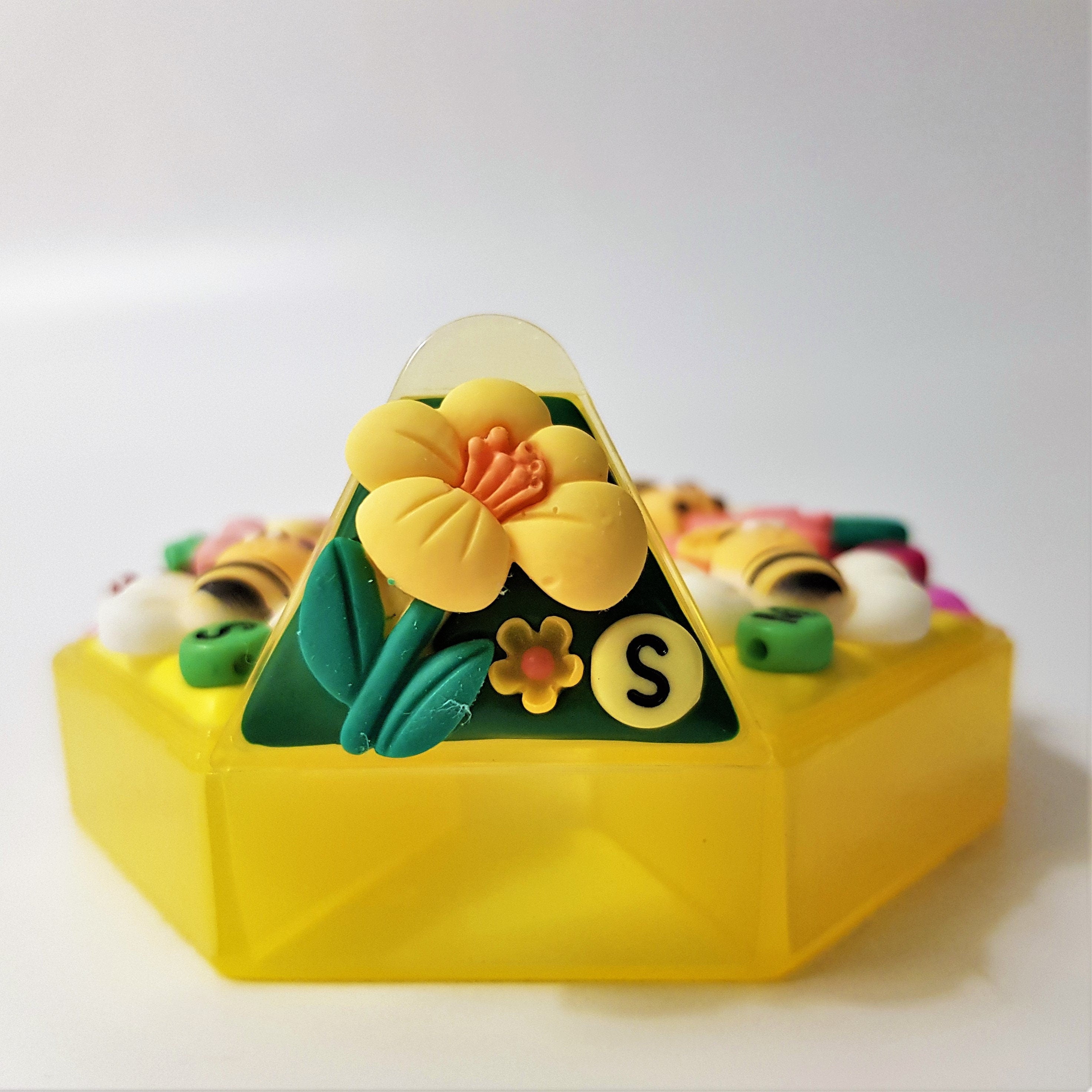 Fuzzy Buzzy Bees - Heptagon Pill Box