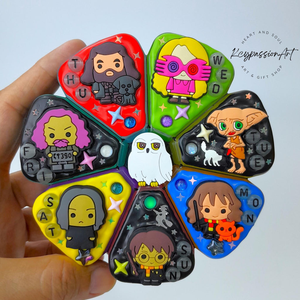 Cast Of The Wizards - XL Pill Box