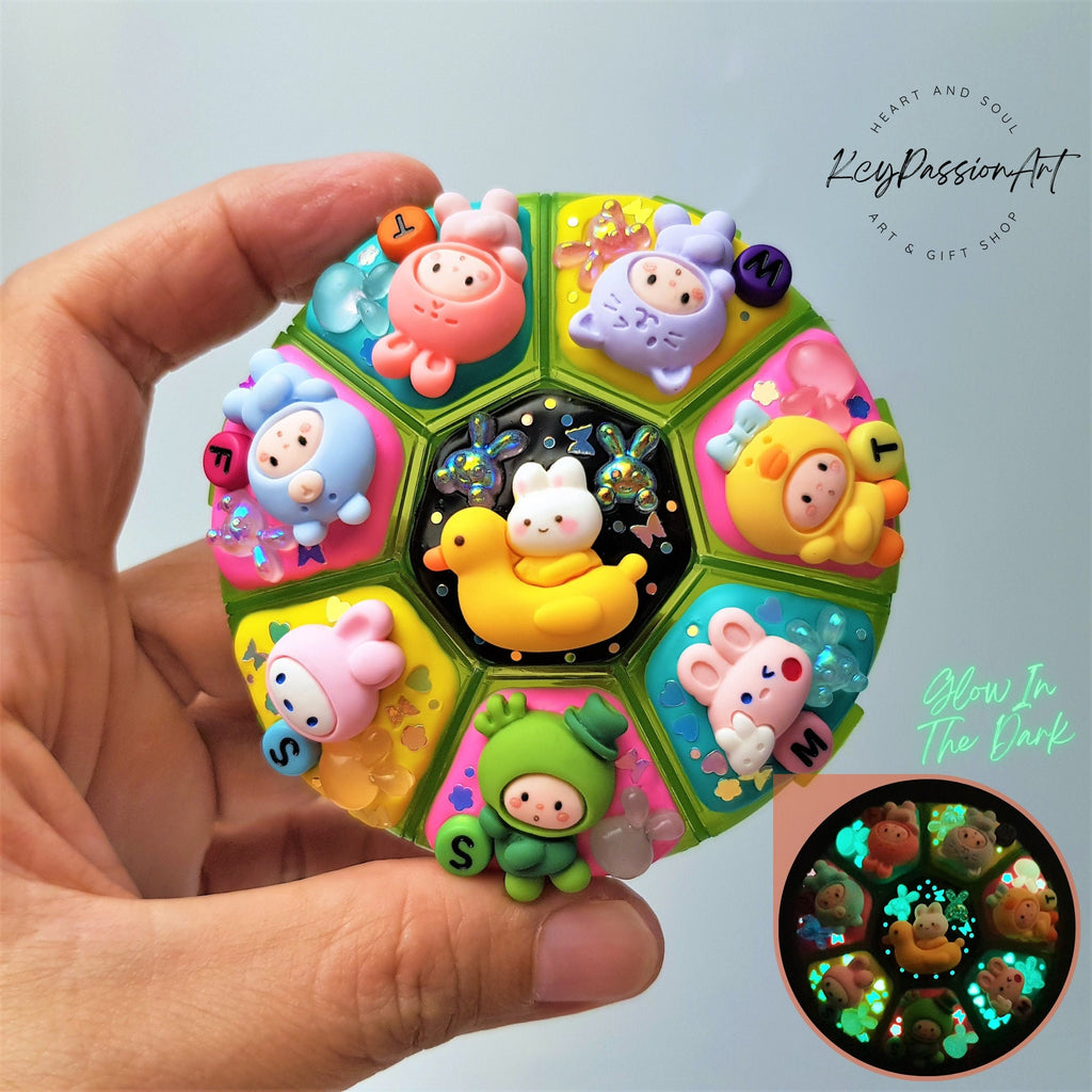 Glowy & Kawaii Round 8 Compartments Pill Box