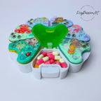 Jumbo-Pillenbox mit 8 Fächern, dekoriert, 7 Tage, Motiv: Meerjungfrauen-Mythos, Behälter für Medikamente, Vitamine und Nahrungsergänzungsmittel