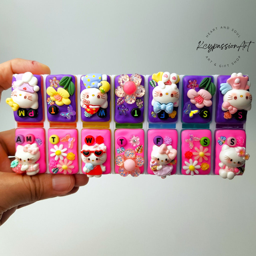 Cute White Kitten - Detachable Pill Box