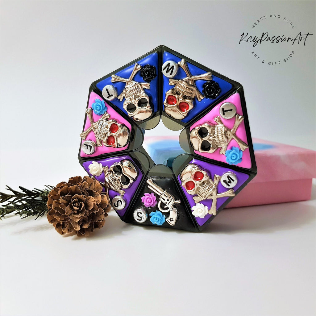 Silvery Skulls - Heptagon Pill Box