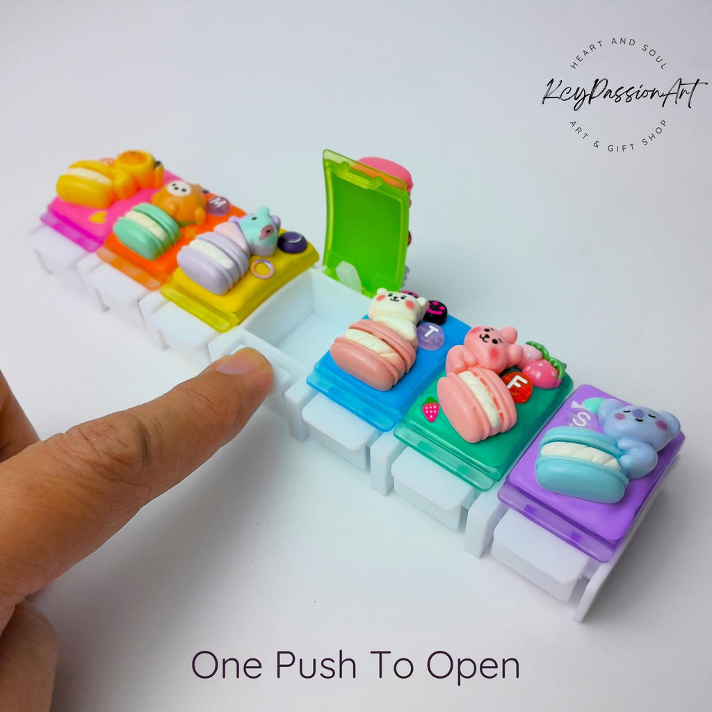 Macarons 21 With Love - Straight Day Pill Box