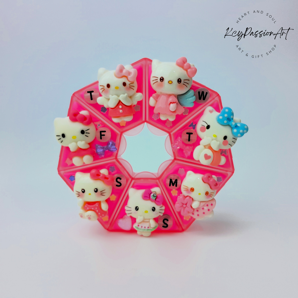 Cutie Kawaii Cat - Heptagon Pill Box