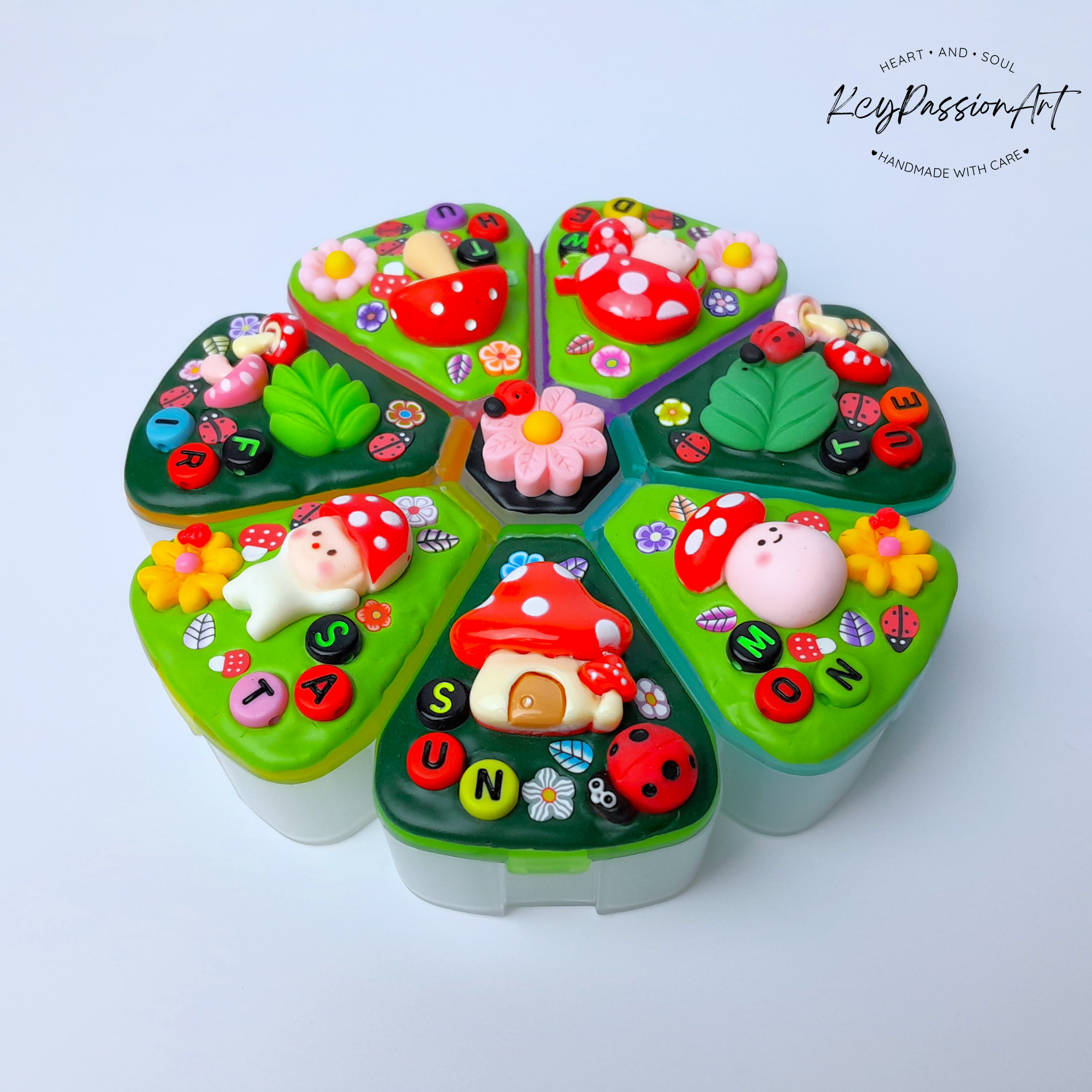 XL 7-Tage-Pillenbox „Pilz-Trend“, 8 Fächer, Medikamentenspender, niedliche Pillendose für Tag und Nacht