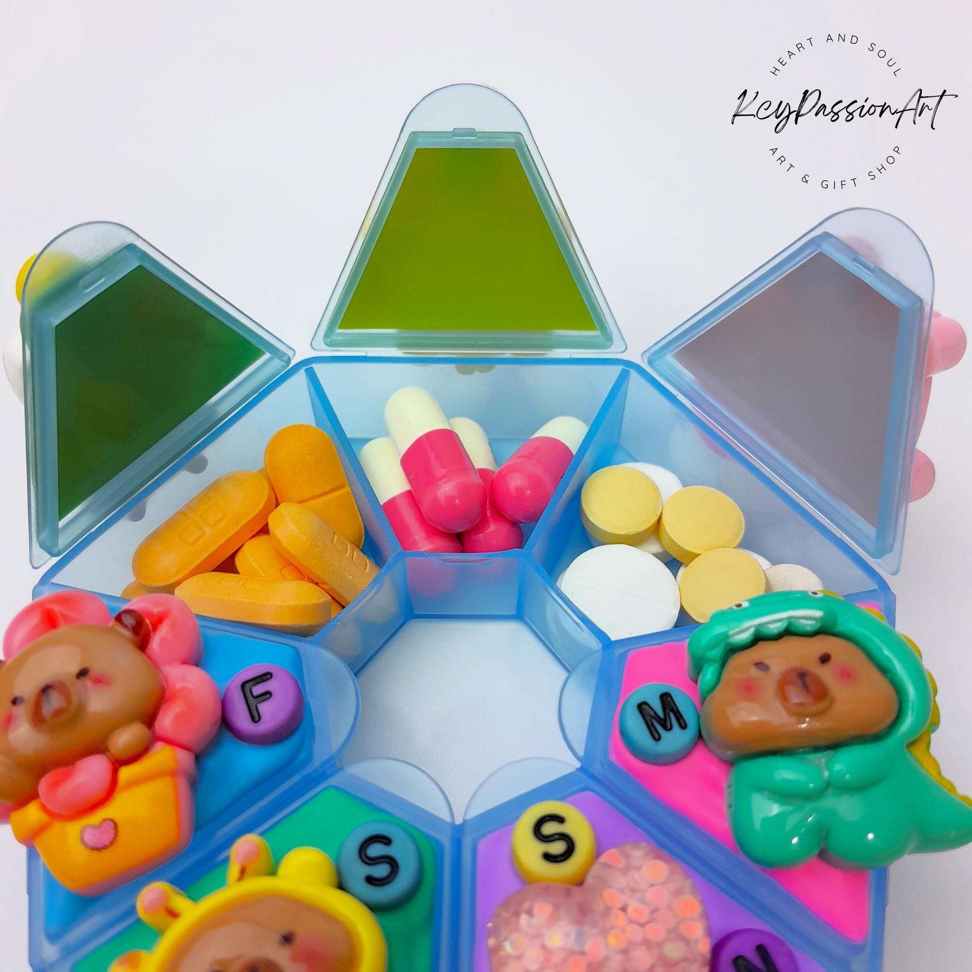 Capybara - Heptagon Pill Box