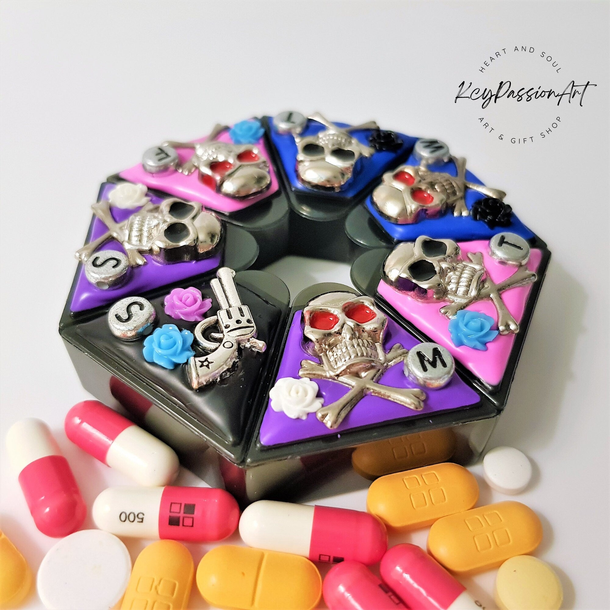 Silvery Skulls - Heptagon Pill Box