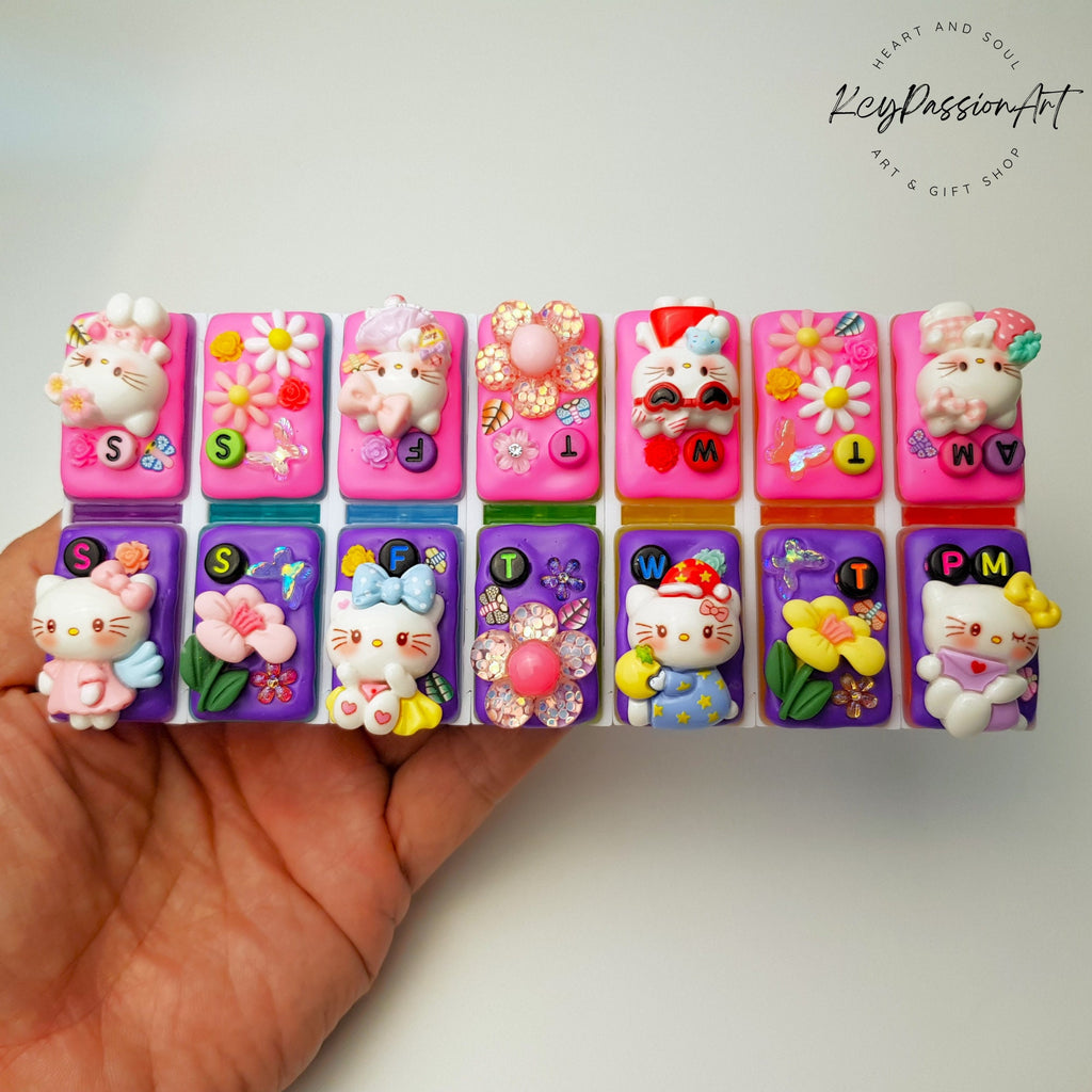 Cute White Kitten - Detachable Pill Box