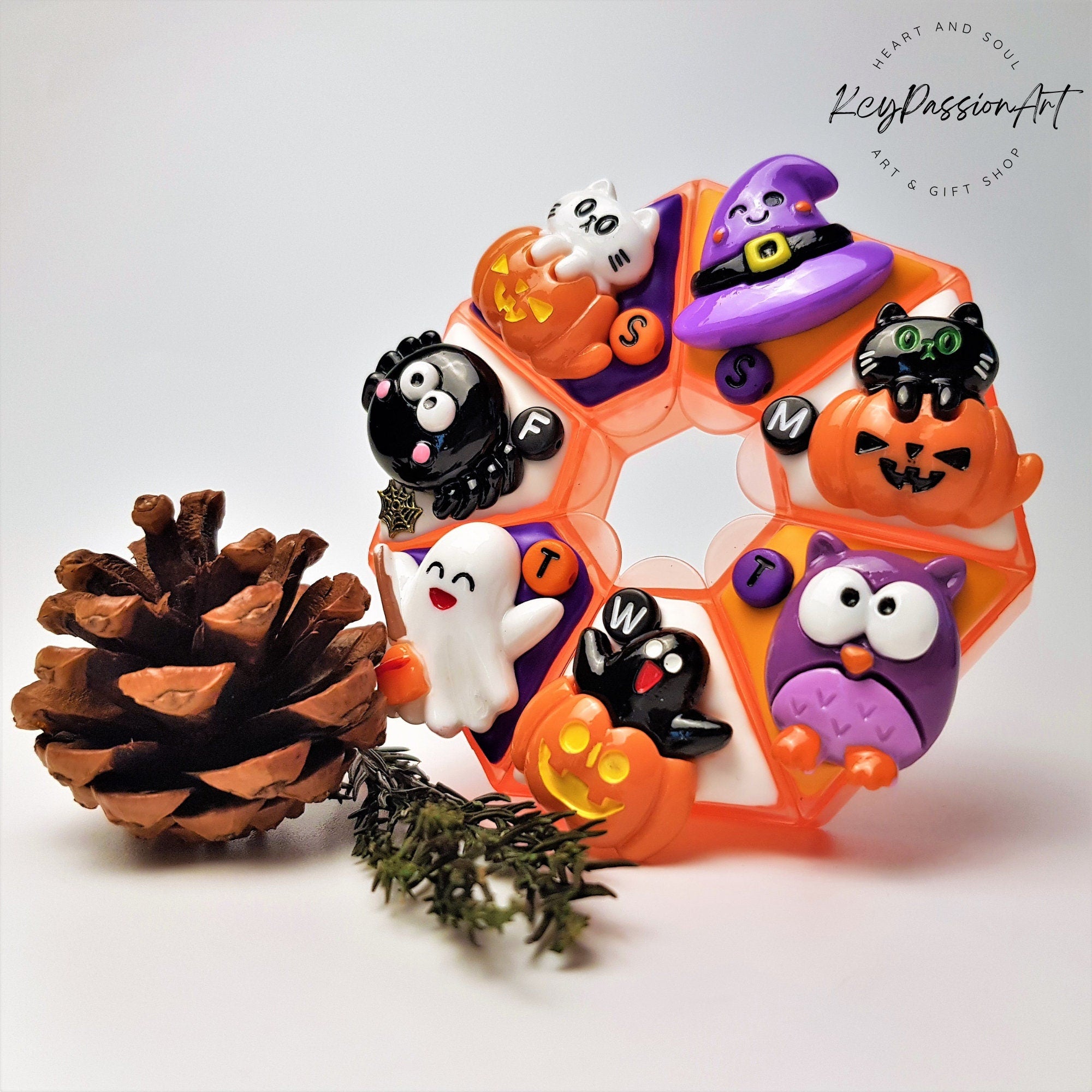 Spooky Cute & Funny - Heptagon Pill Box