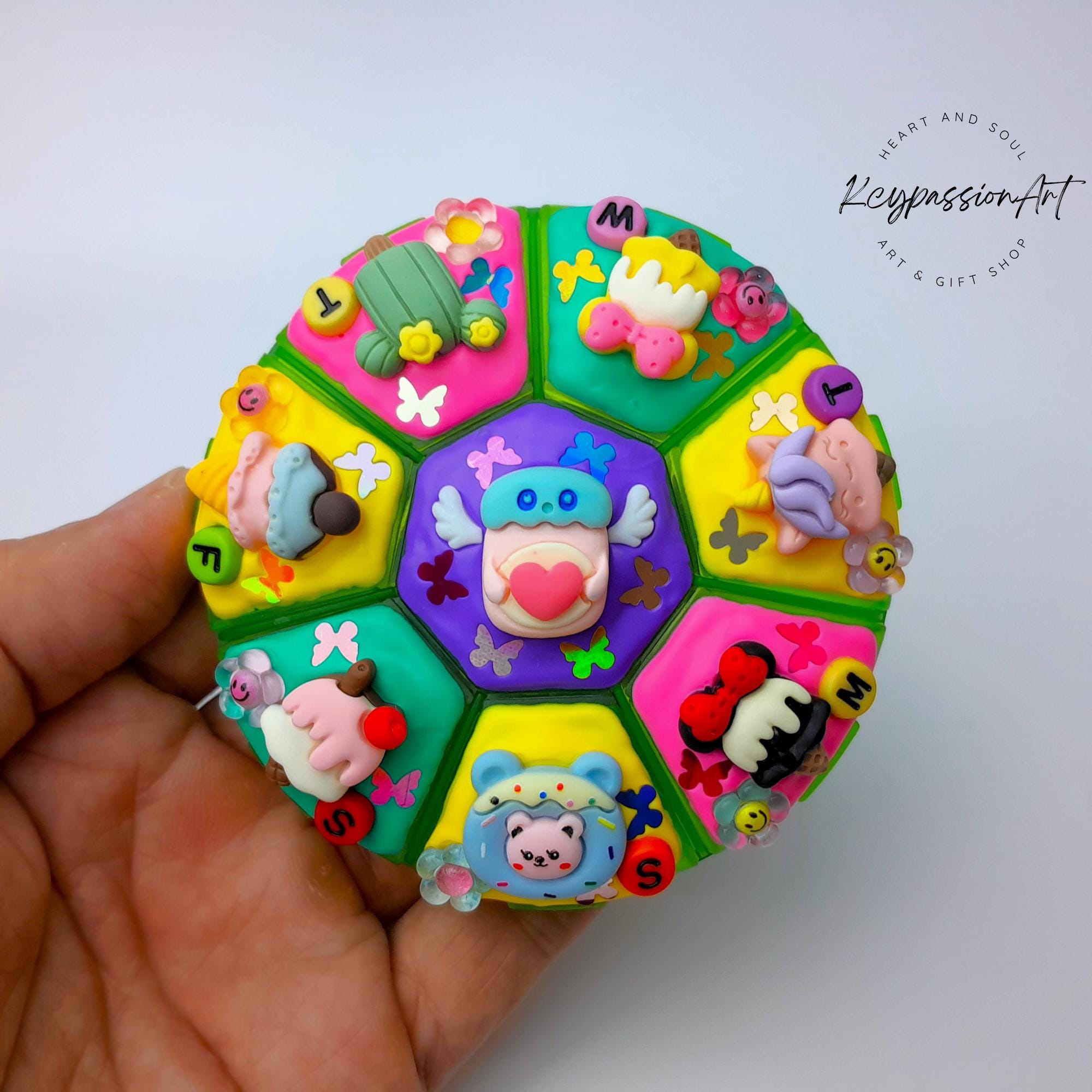 I Scream Hallelujah Round 8 Compartments Pill Box