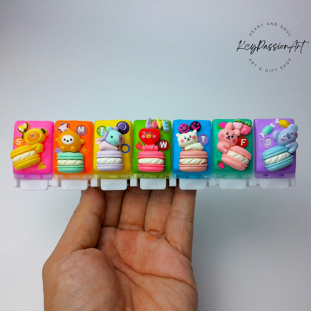 Macarons 21 With Love - Straight Day Pill Box