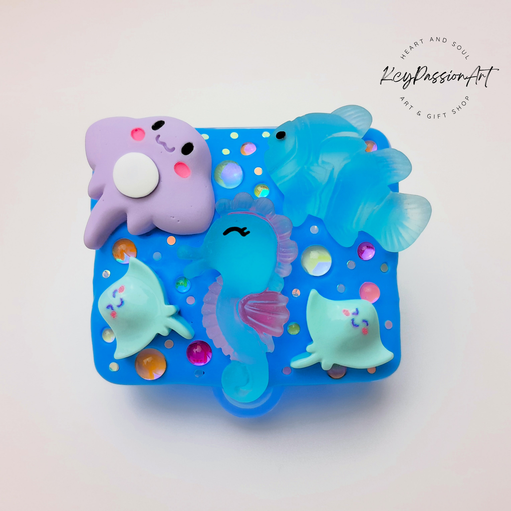 Pilulier Thalassophile : Organisateur journalier lumineux sur le thème de l'océan