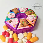 7-Tage-Pillenbox „Teddy &amp; Bunny“ für morgens und abends, inklusive Medikamentenbehälter und Vitaminspender.