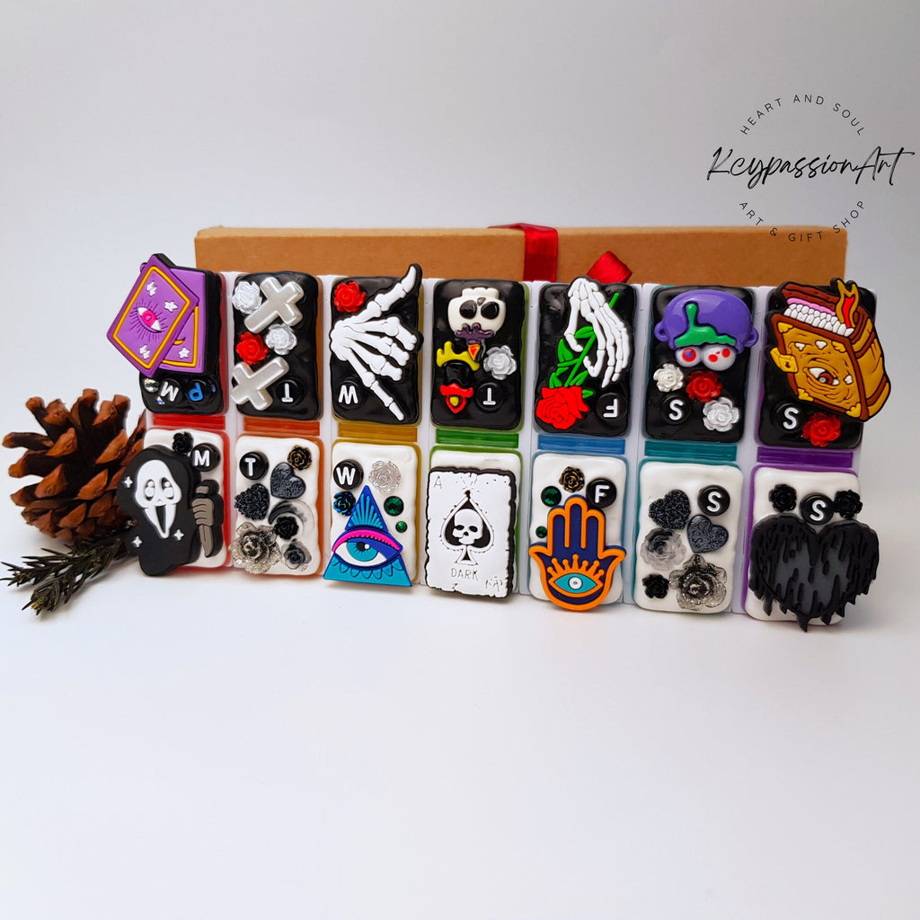 Witchcraft Decorated 14 Compartments Detachable Pill Box