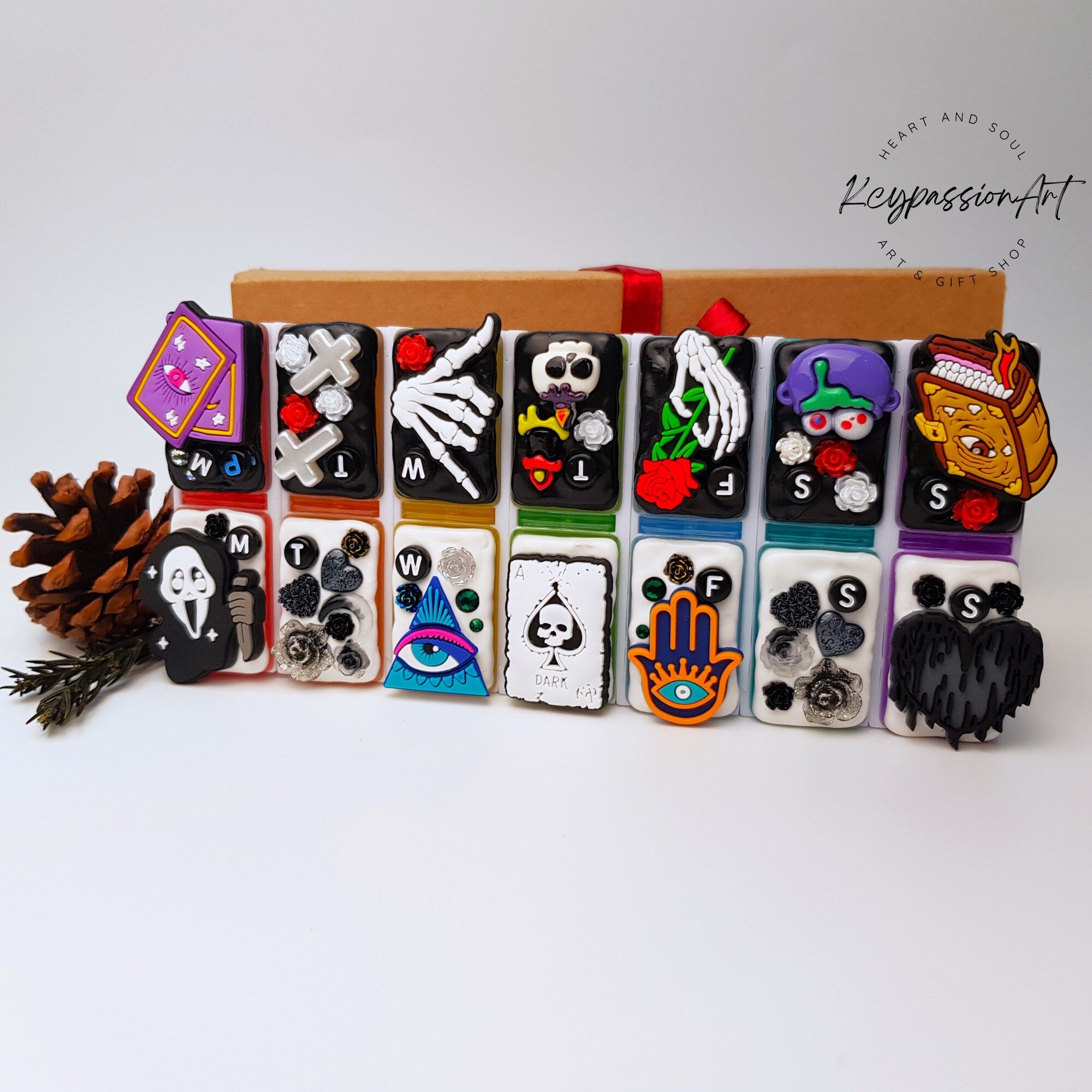 Witchcraft Decorated 14 Compartments Detachable Pill Box